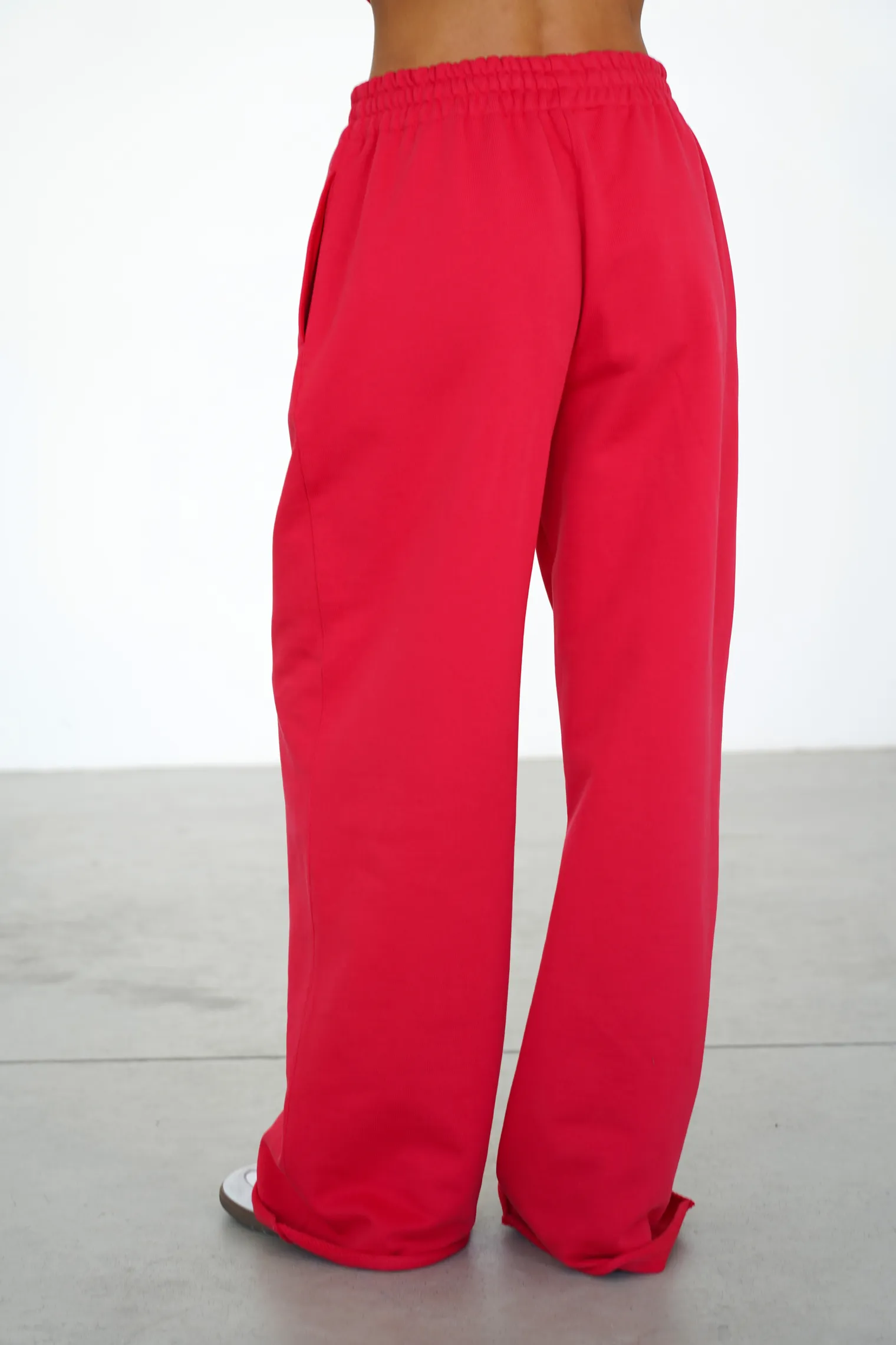 Брюки из плотного хлопка прямого кроя красного цвета фото 4