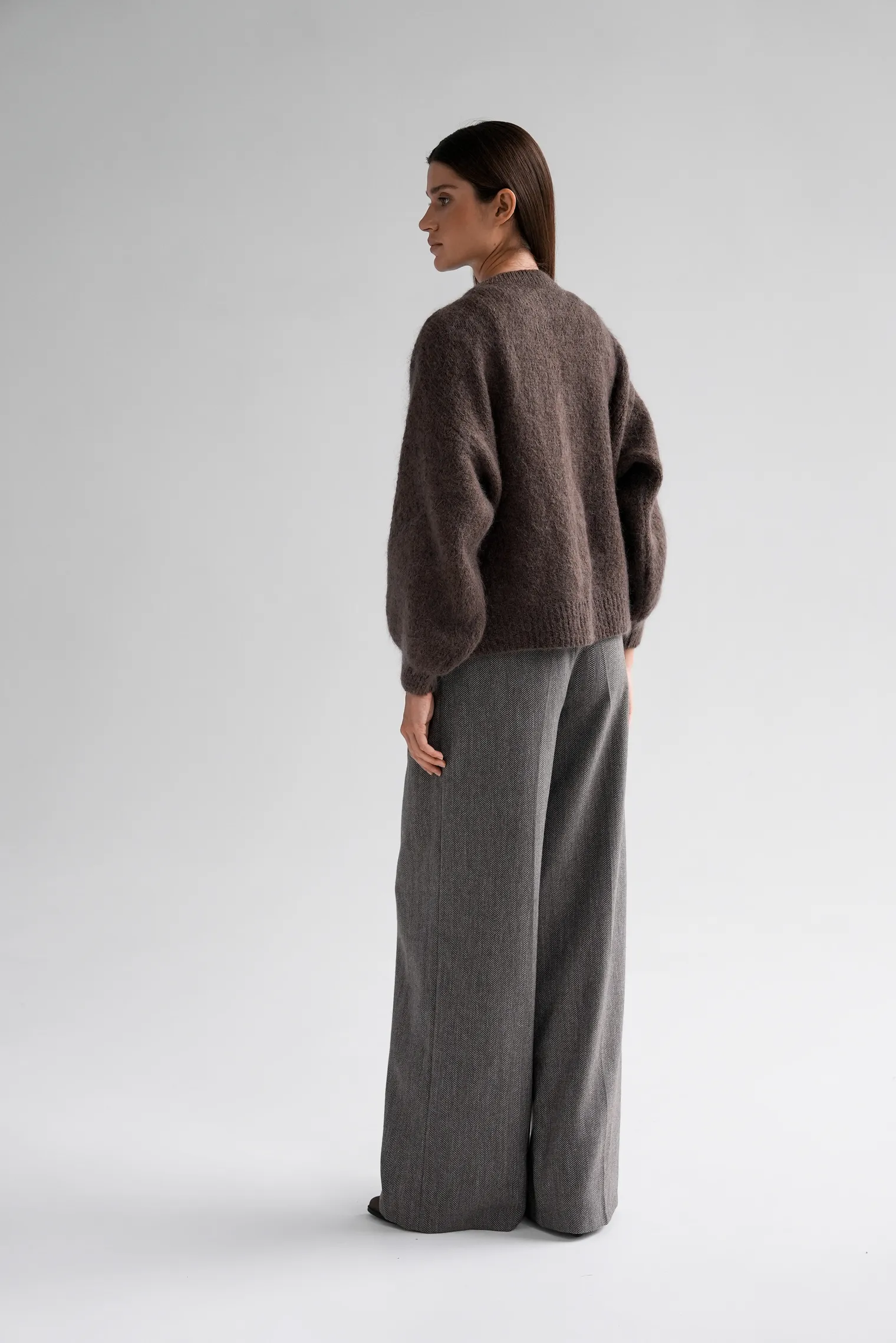 Кардиган крупной вязки из мохера на молнии шоколадного цвета фото 9