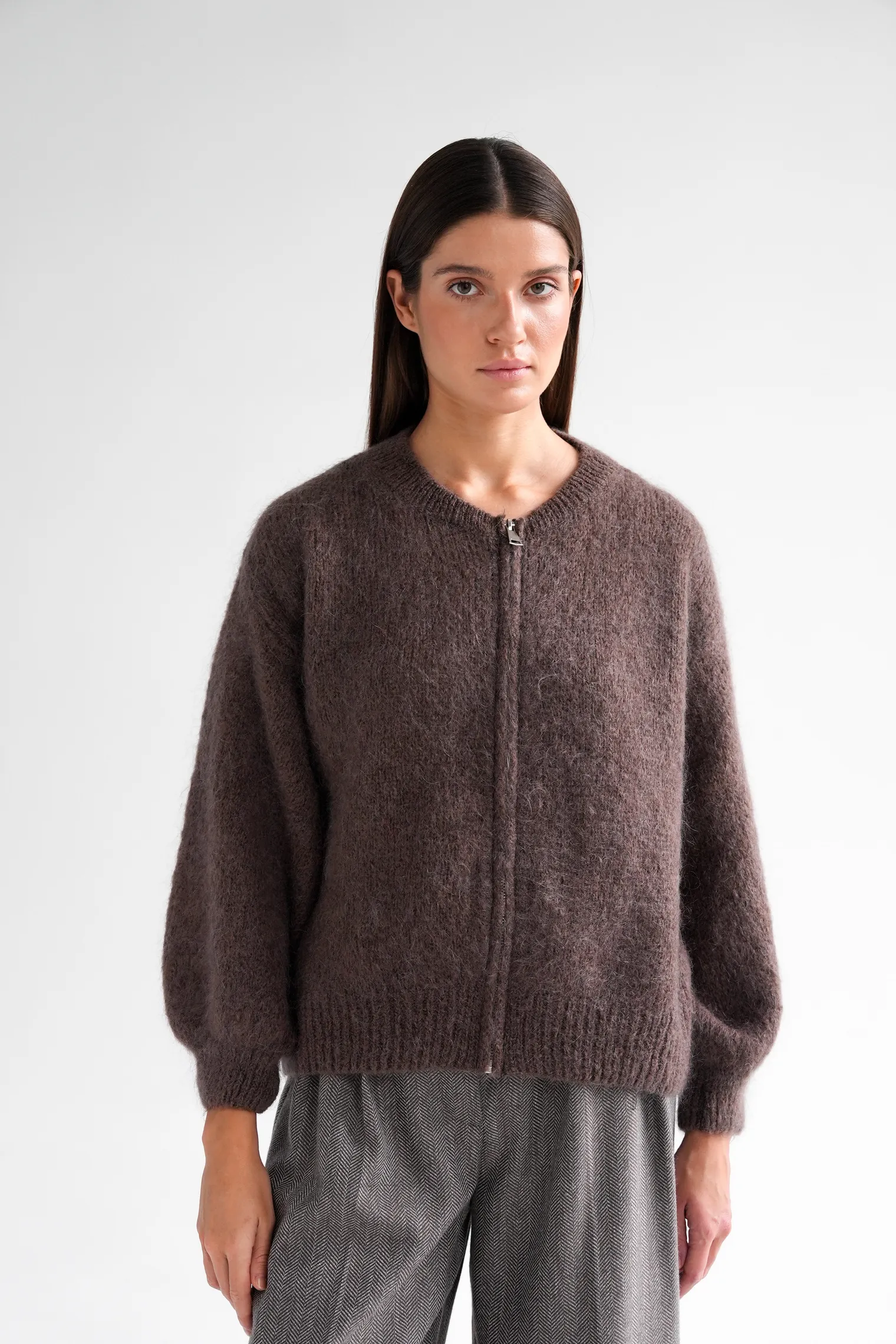 Кардиган крупной вязки из мохера на молнии шоколадного цвета фото 1