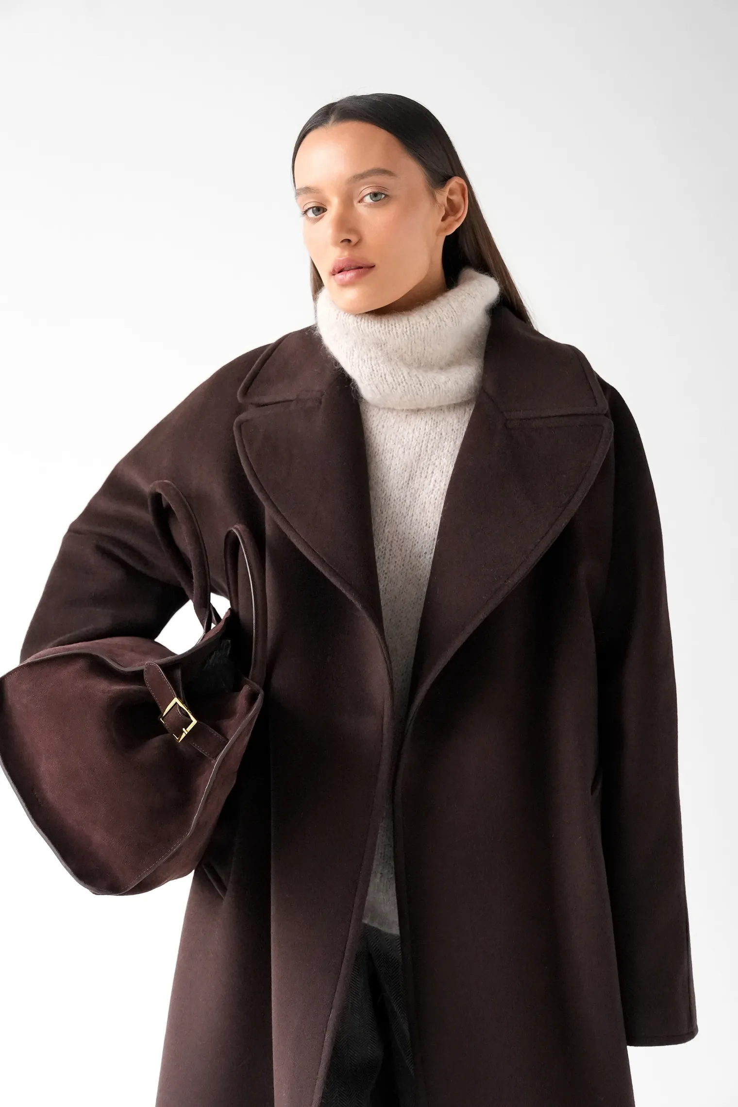 Зимнее пальто-халат с цельнокройным рукавом шоколадного цвета фото 7