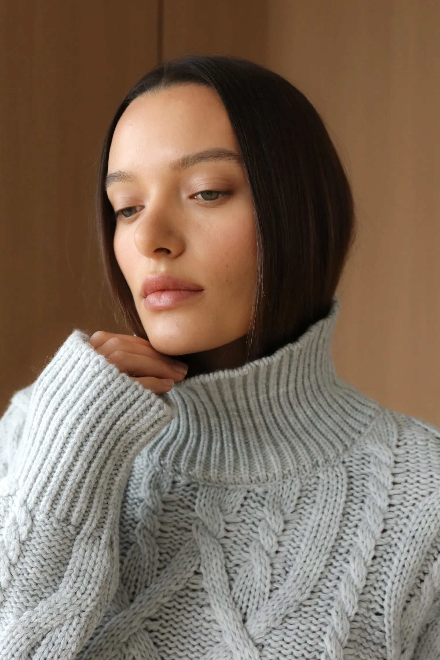 Джемпер крупной вязки с узором араны пепельного цвета фото 7