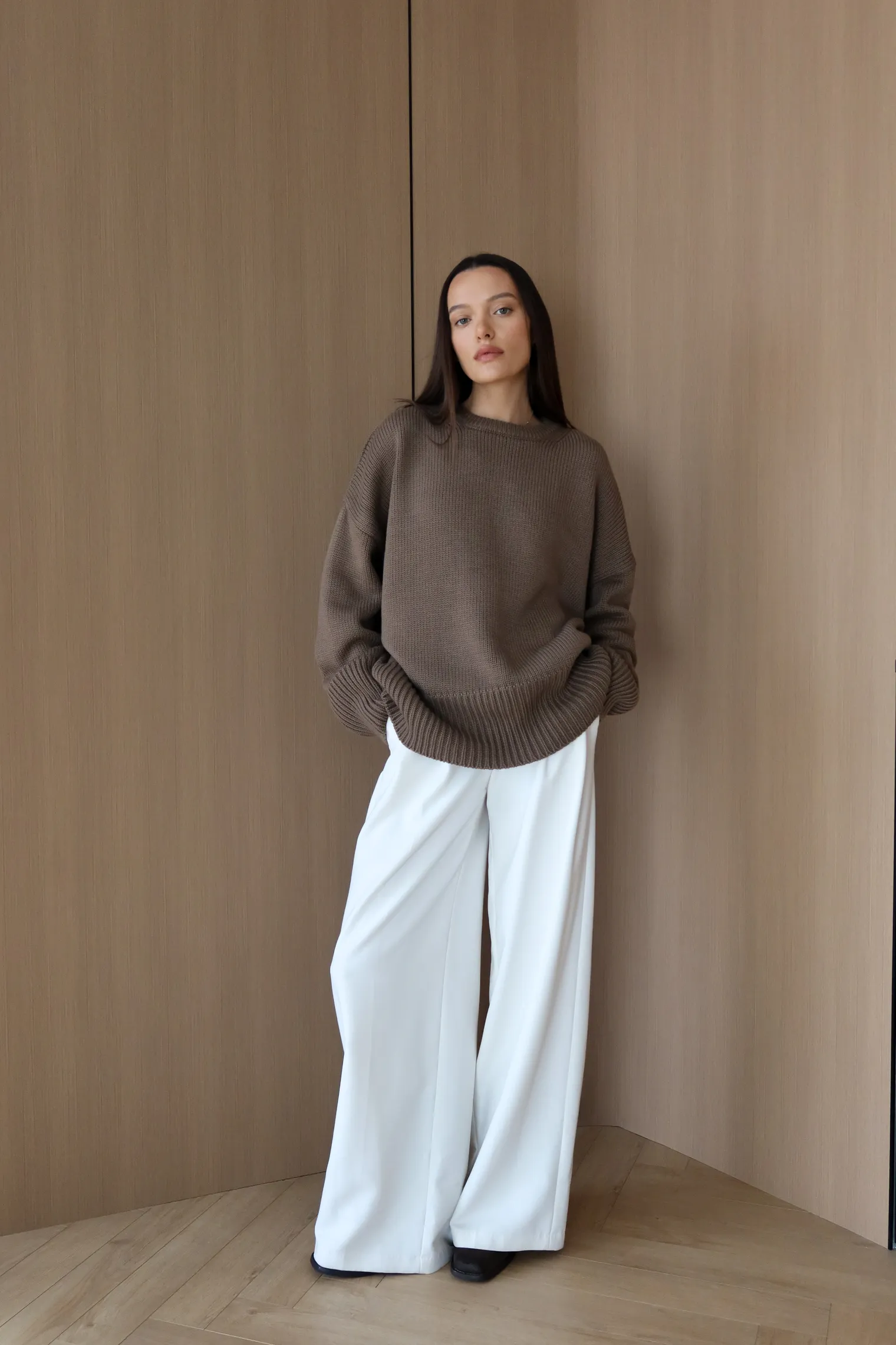 Джемпер крупной вязки с низким воротником кофейного цвета фото 3