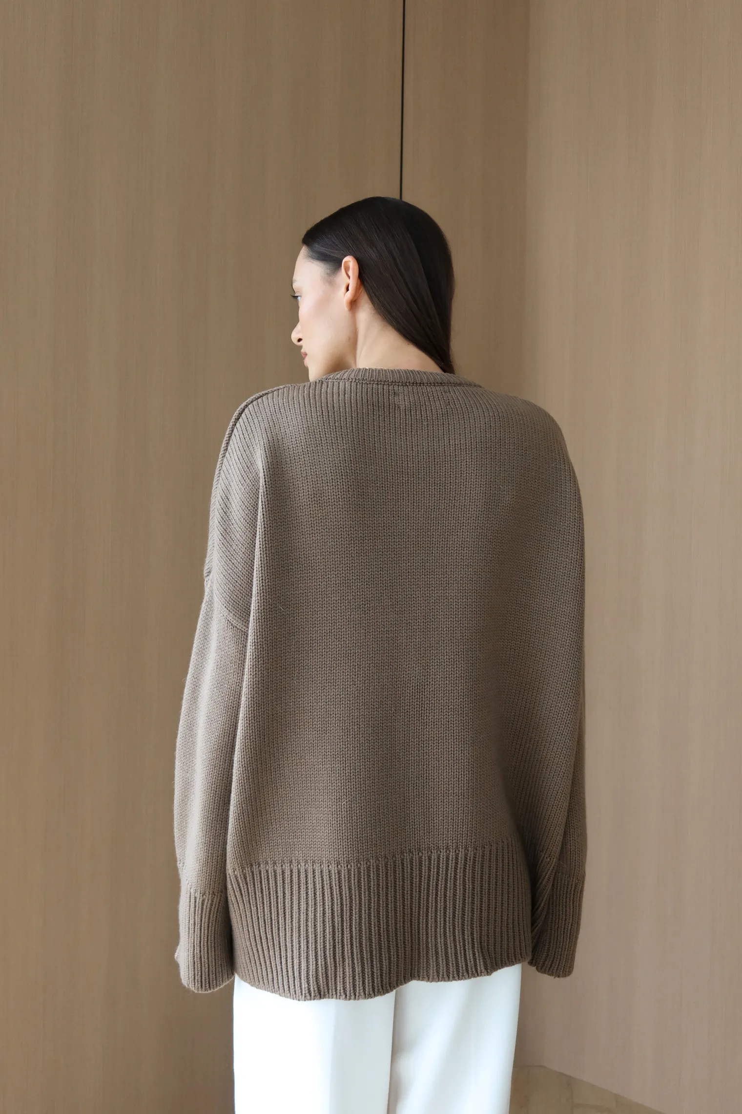 Джемпер крупной вязки с низким воротником кофейного цвета фото 4