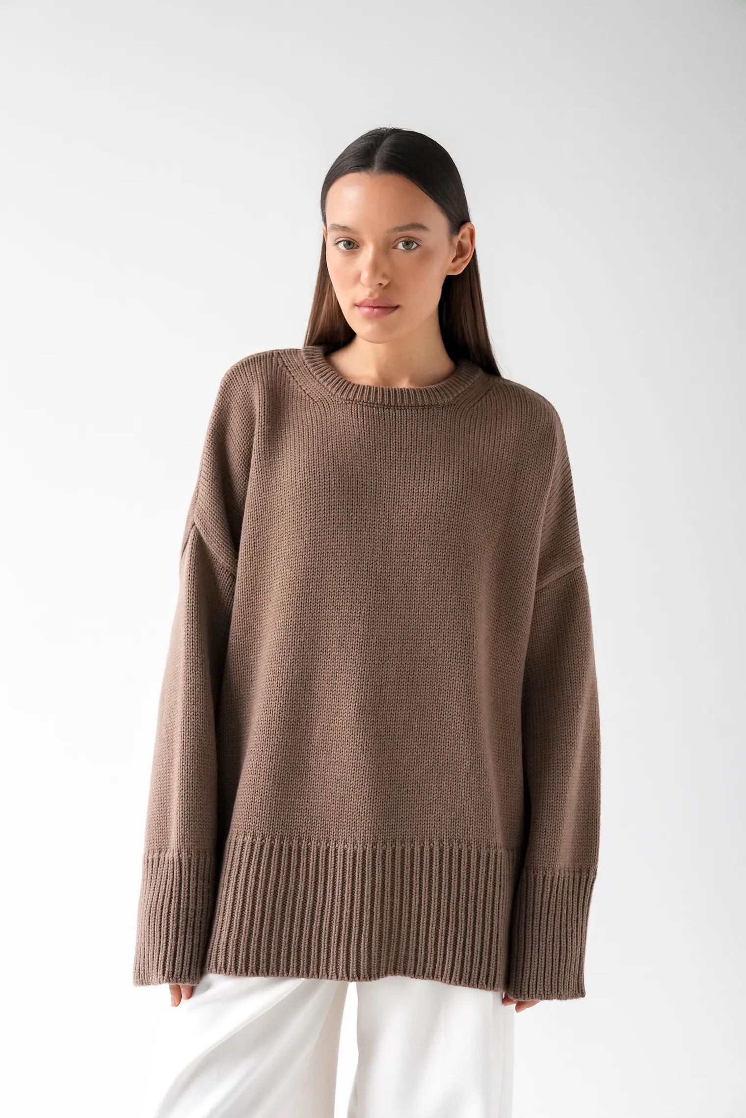 Джемпер крупной вязки с низким воротником кофейного цвета фото 2