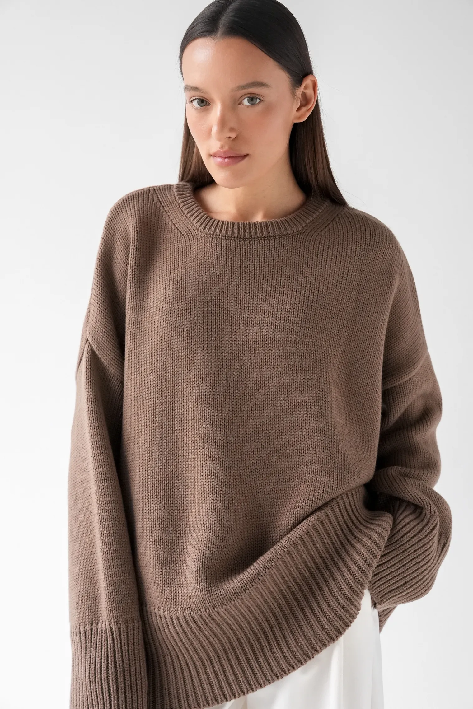 Джемпер крупной вязки с низким воротником кофейного цвета фото 7