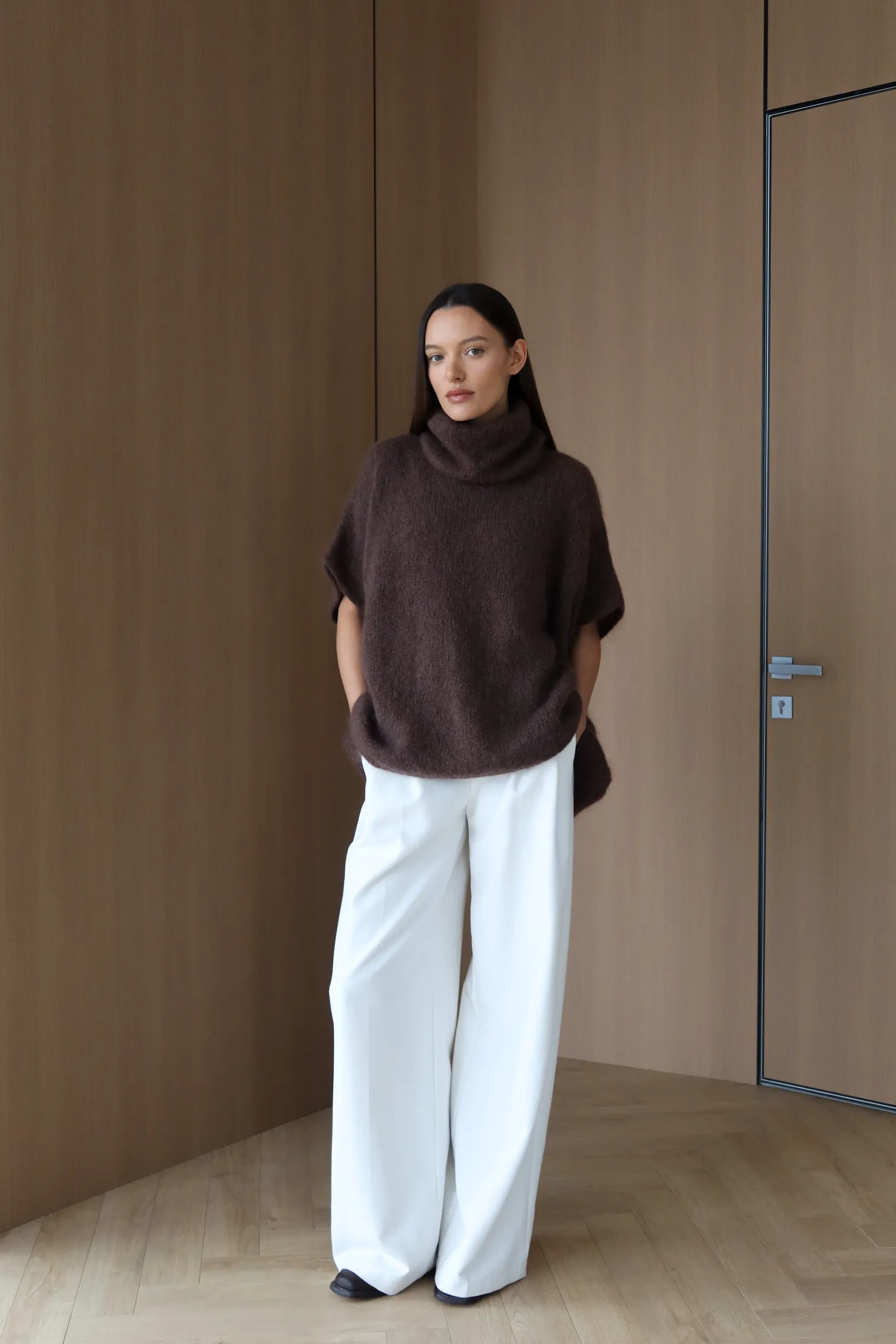 Джемпер крупной вязки из мохера без рукавов шоколадного цвета фото 5