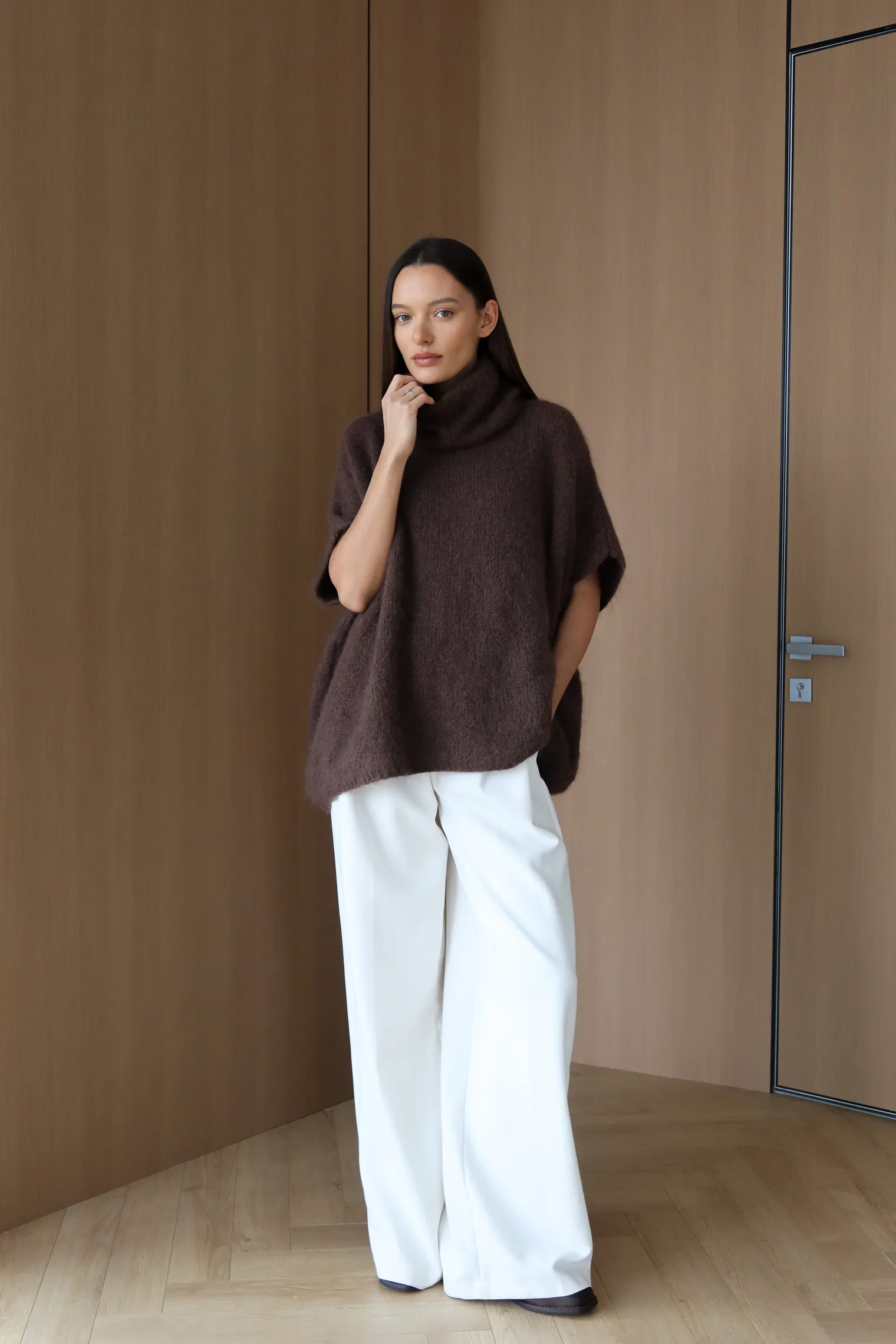 Джемпер крупной вязки из мохера без рукавов шоколадного цвета фото 3