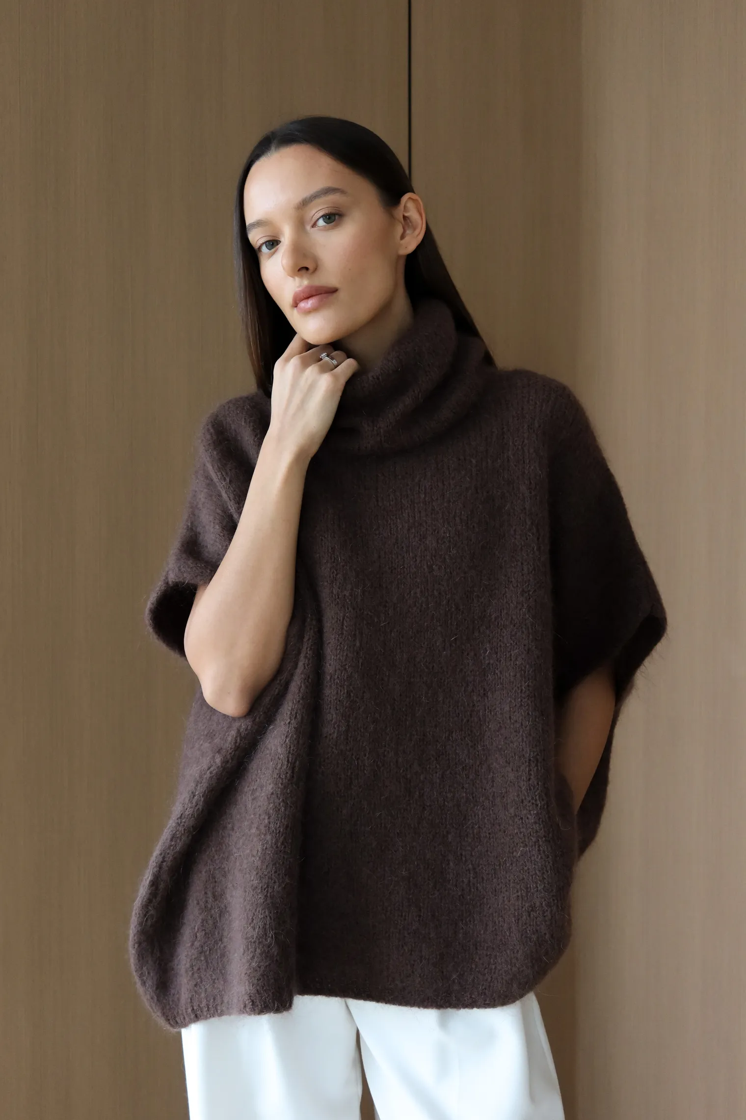 Джемпер крупной вязки из мохера без рукавов шоколадного цвета фото 6