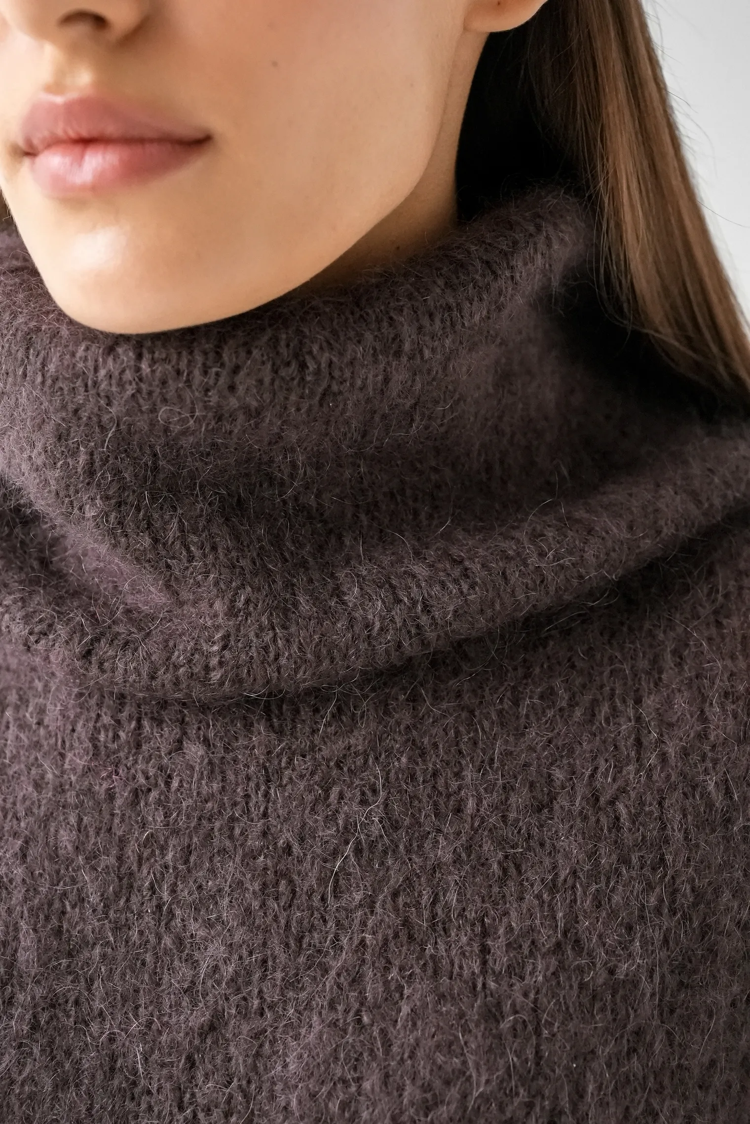 Джемпер крупной вязки из мохера без рукавов шоколадного цвета фото 2