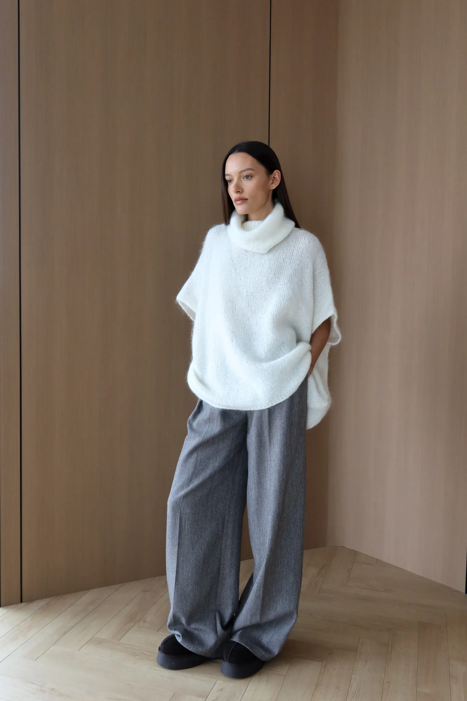 Джемпер крупной вязки из мохера без рукавов цвета тофу фото 3