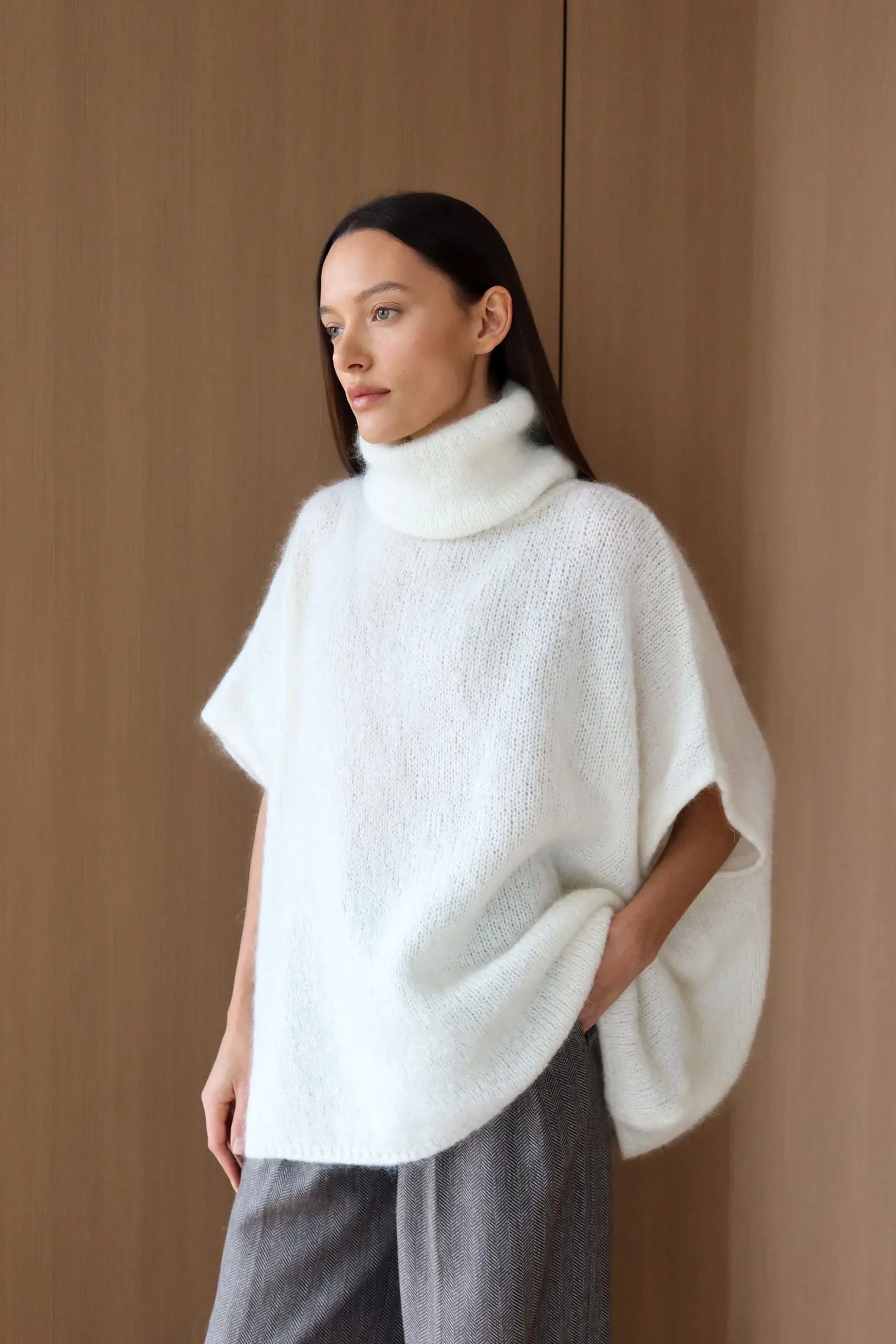 Джемпер крупной вязки из мохера без рукавов цвета тофу фото 1