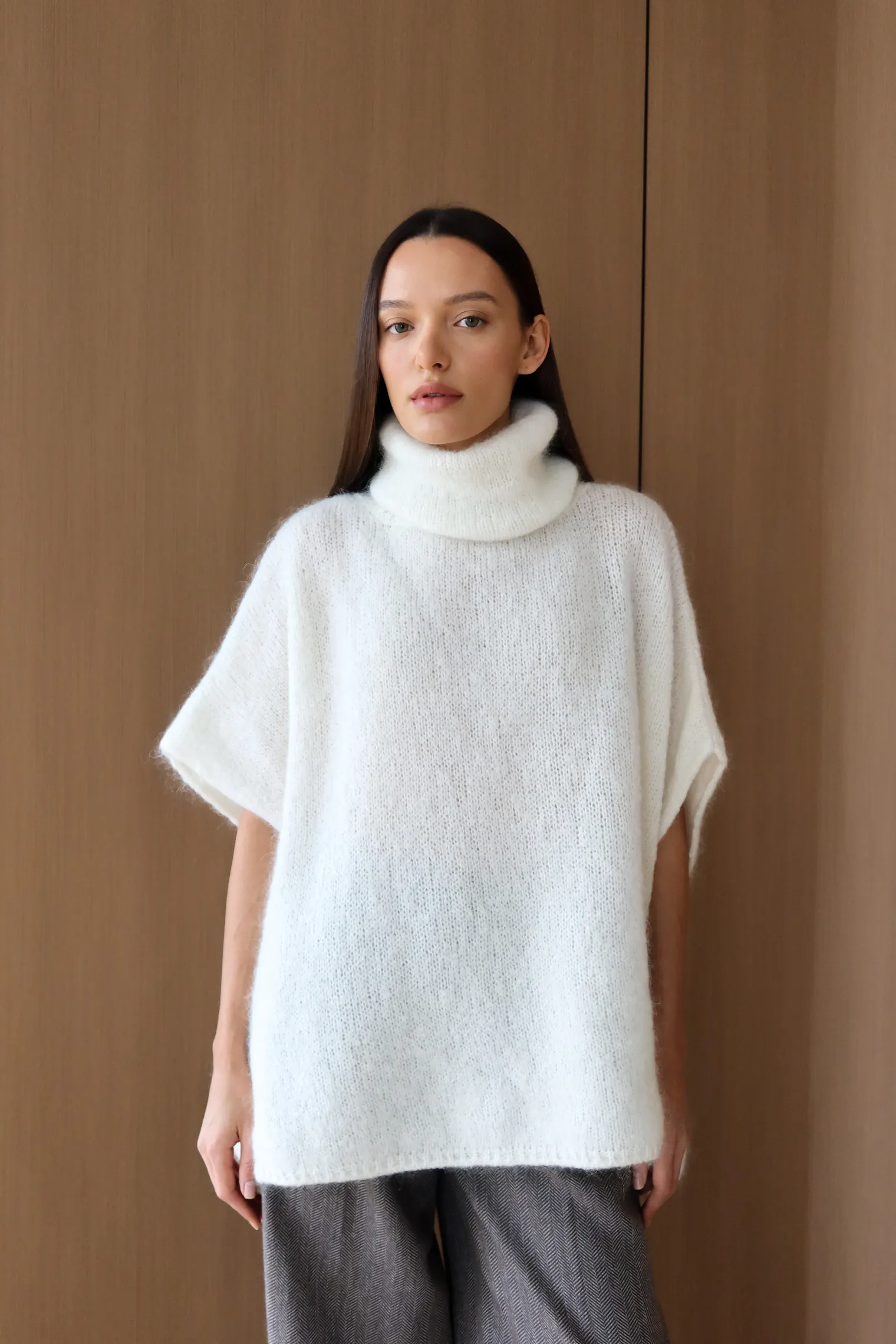 Джемпер крупной вязки из мохера без рукавов цвета тофу фото 6