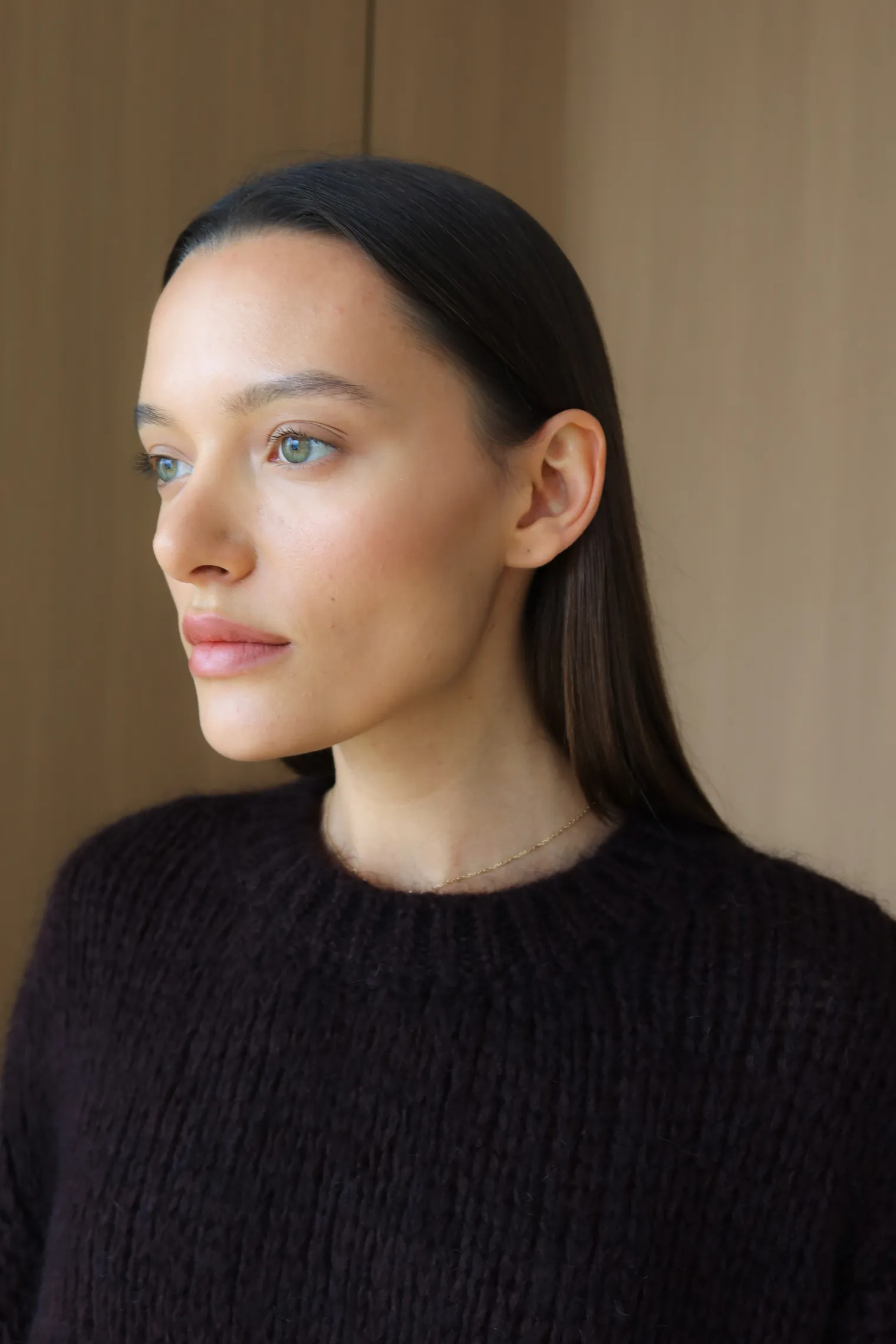 Пуловер крупной вязки с низким воротником цвета горький шоколад фото 6