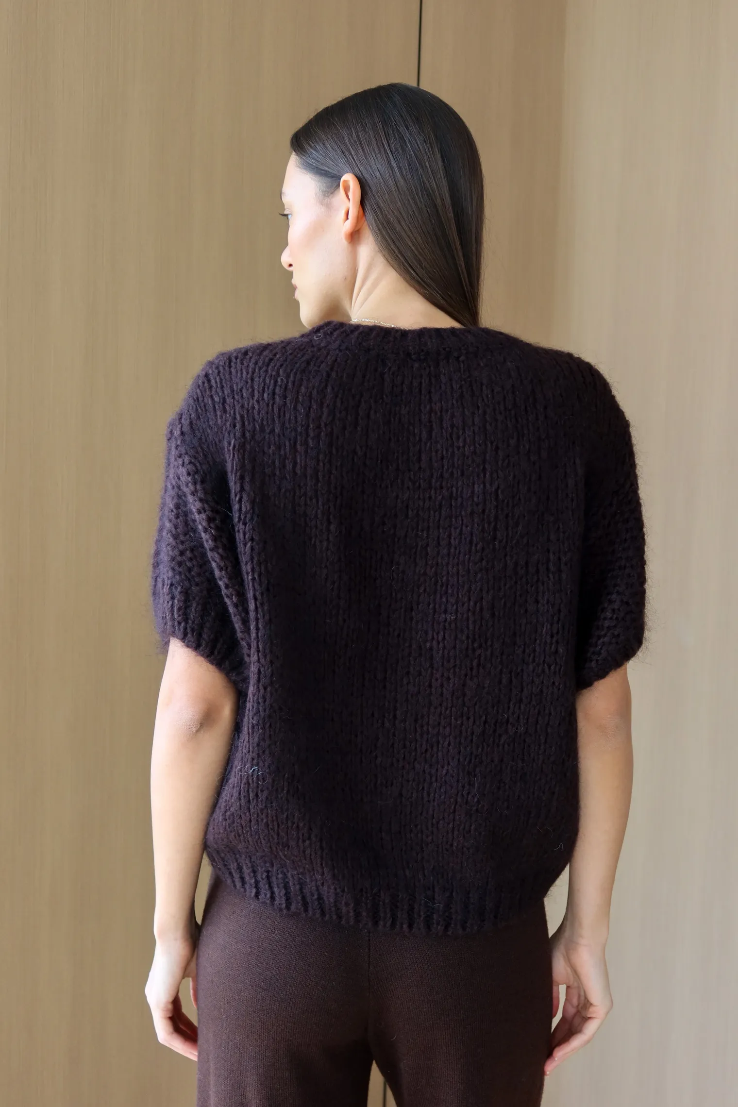 Пуловер крупной вязки с низким воротником цвета горький шоколад фото 4