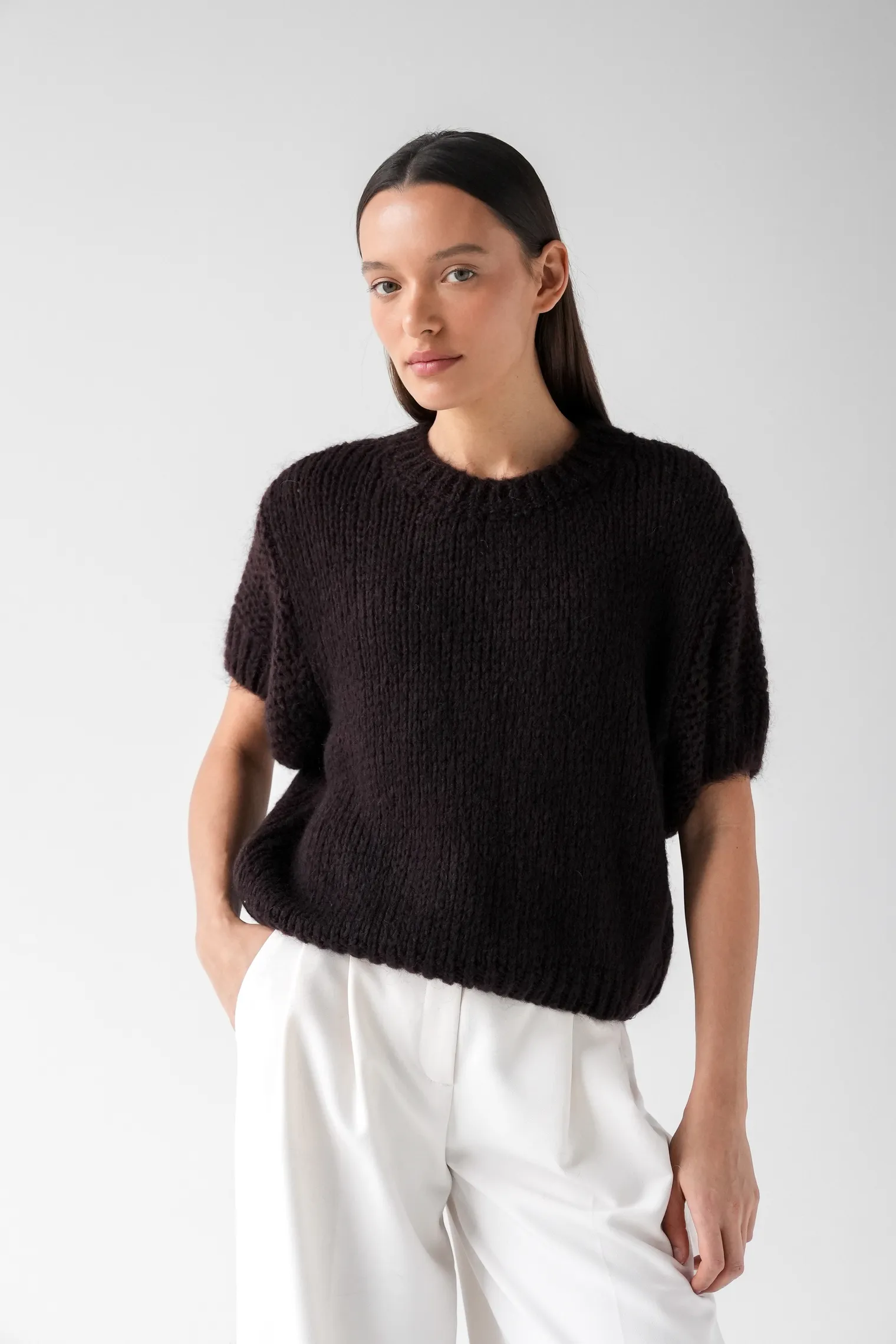 Пуловер крупной вязки с низким воротником цвета горький шоколад фото 8