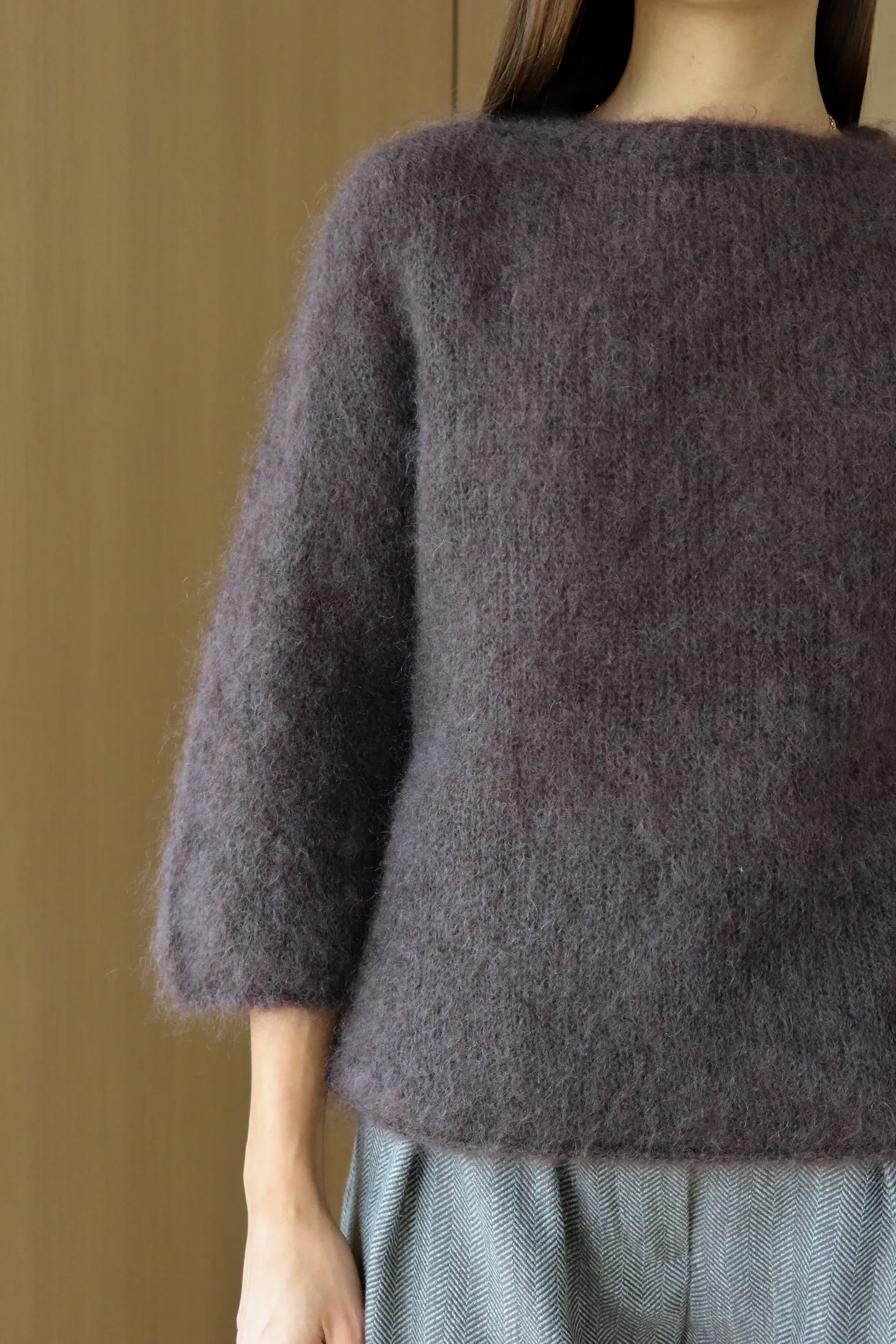 Пуловер мелкой вязки с низким воротником цвета горький шоколад фото 2