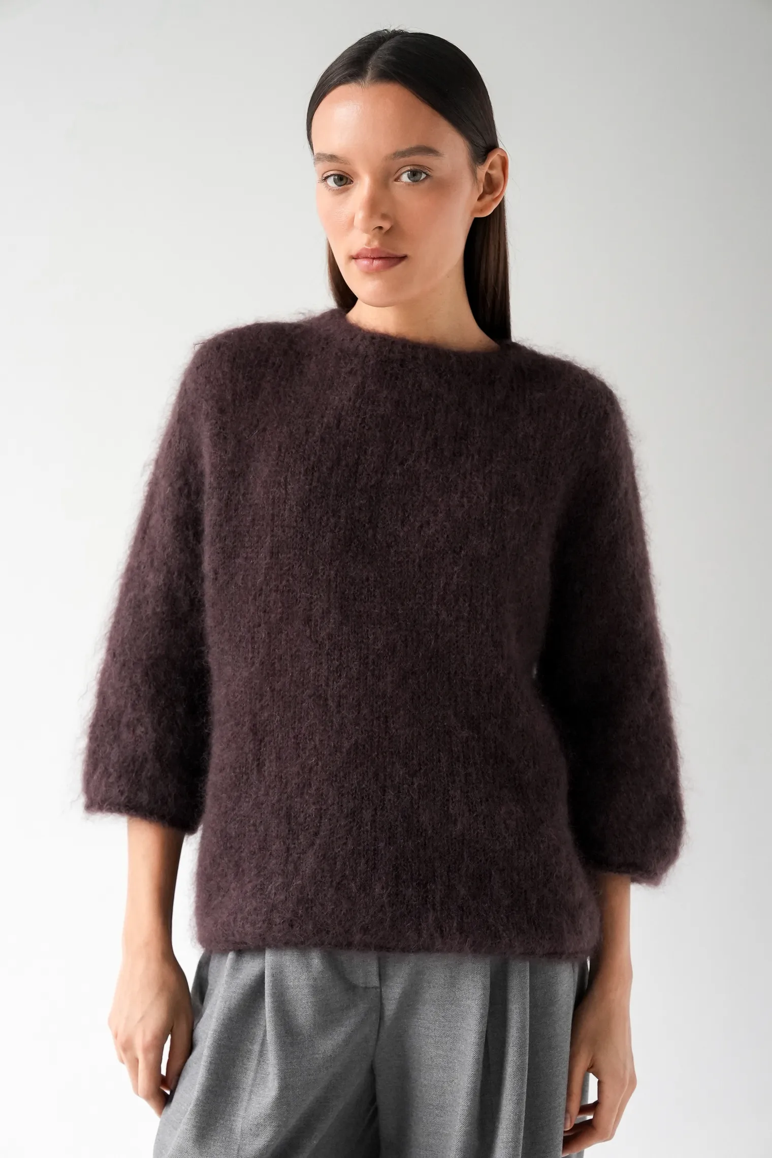 Пуловер мелкой вязки с низким воротником цвета горький шоколад фото 4