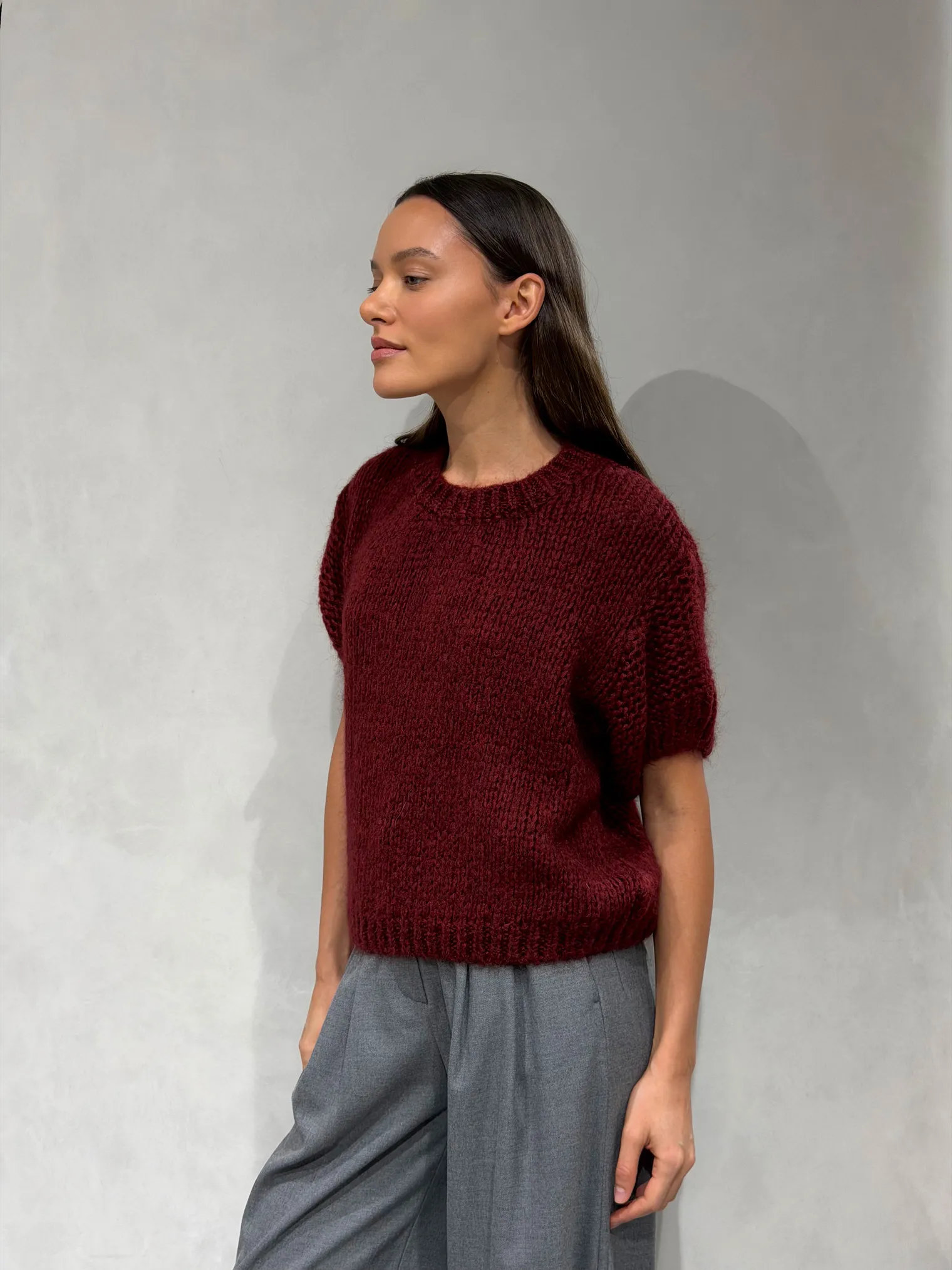 Пуловер крупной вязки с низким воротником винного цвета фото 7