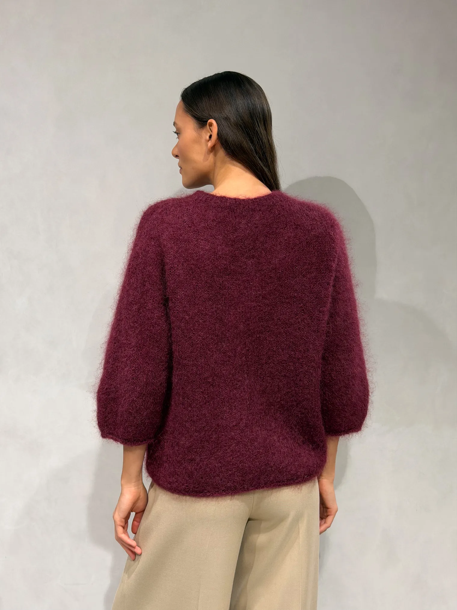 Пуловер мелкой вязки с низким воротником цвета бургундия фото 5