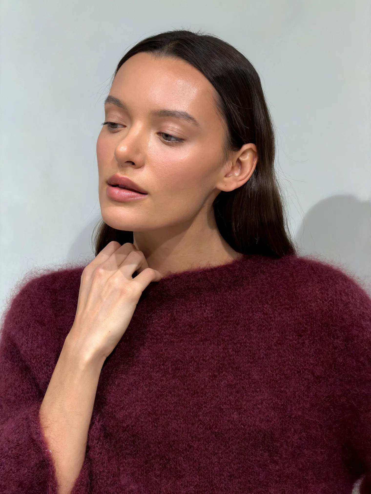 Пуловер мелкой вязки с низким воротником цвета бургундия фото 3