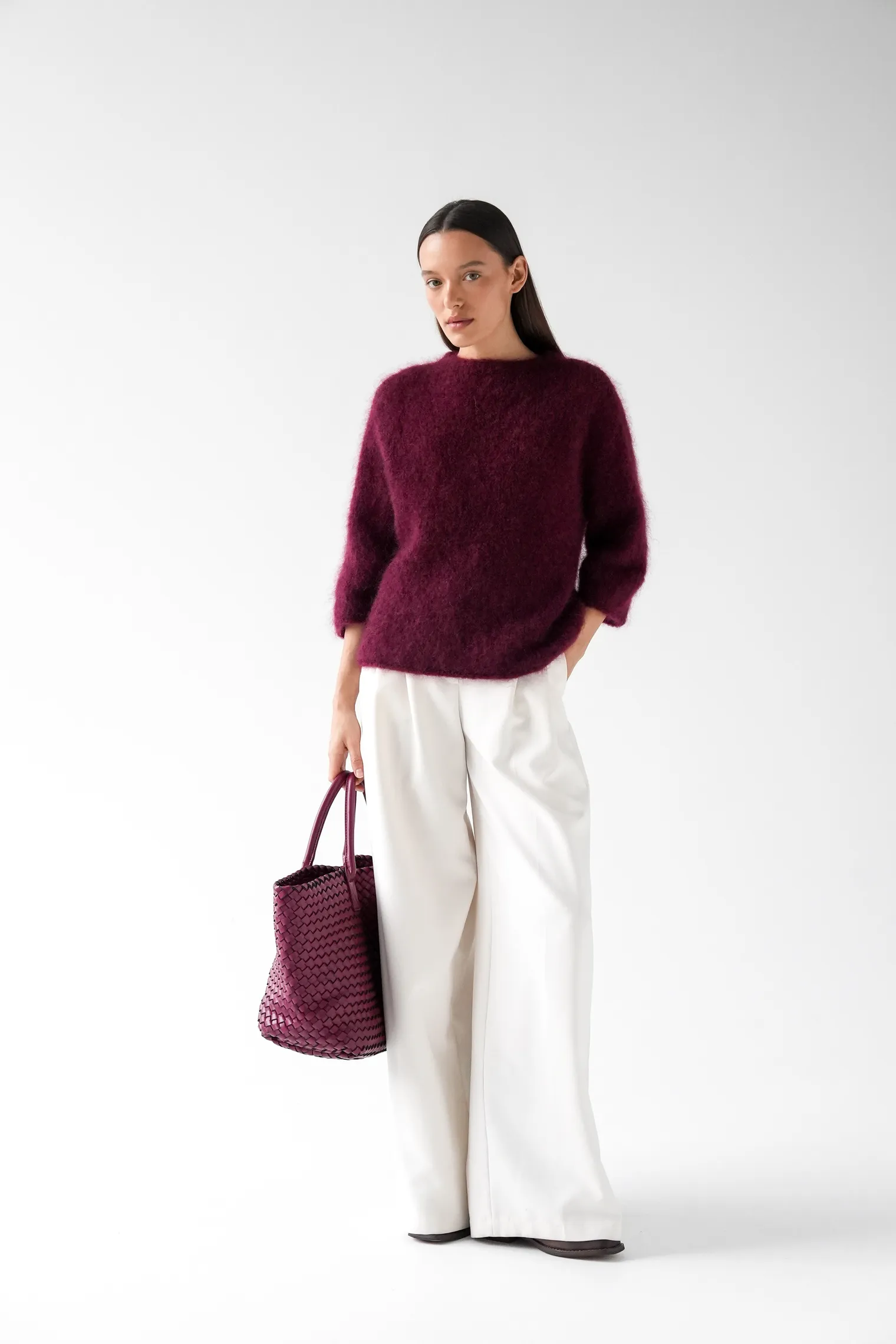 Пуловер мелкой вязки с низким воротником цвета бургундия фото 9