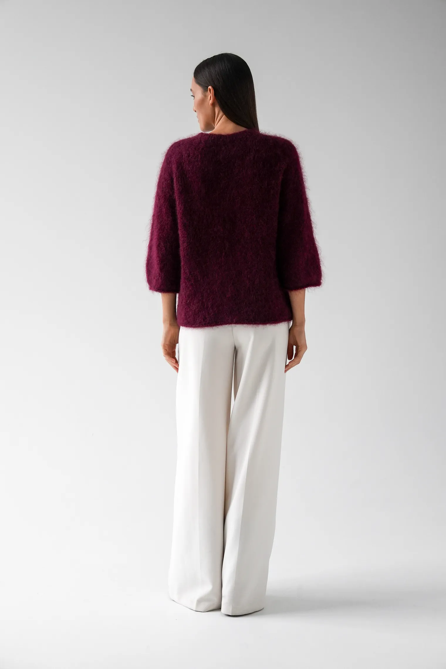 Пуловер мелкой вязки с низким воротником цвета бургундия фото 11