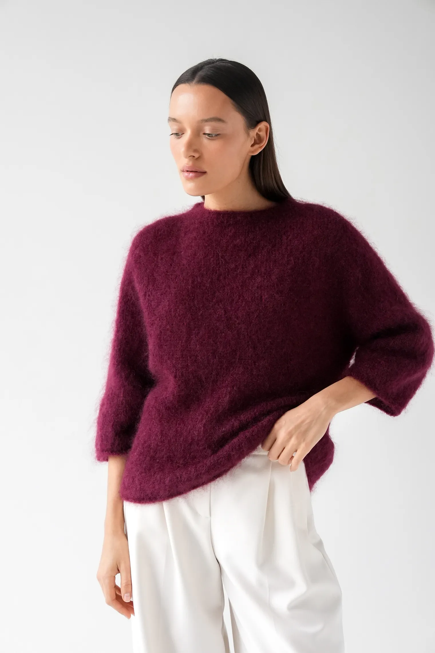 Пуловер мелкой вязки с низким воротником цвета бургундия фото 5