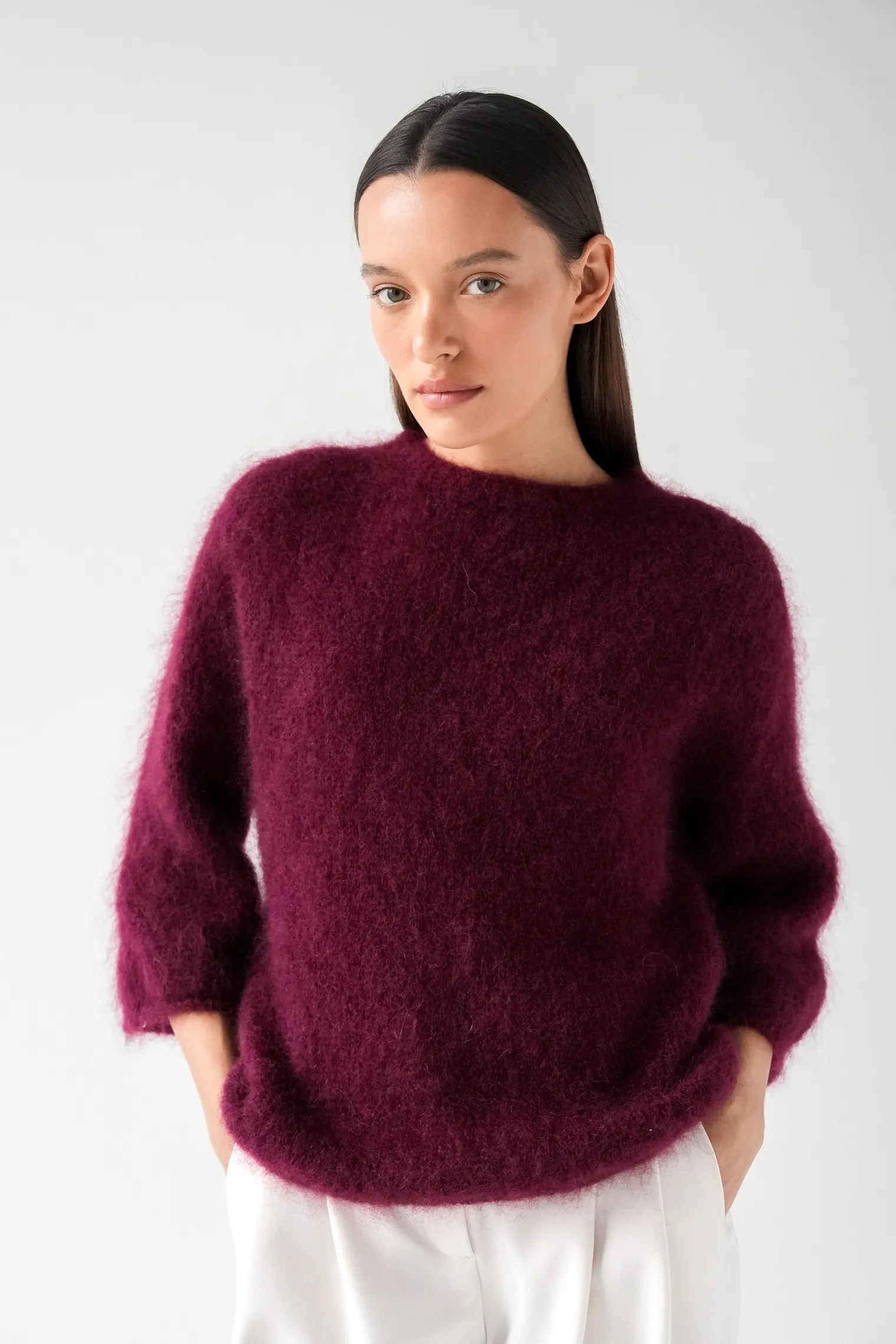 Пуловер мелкой вязки с низким воротником цвета бургундия фото 10