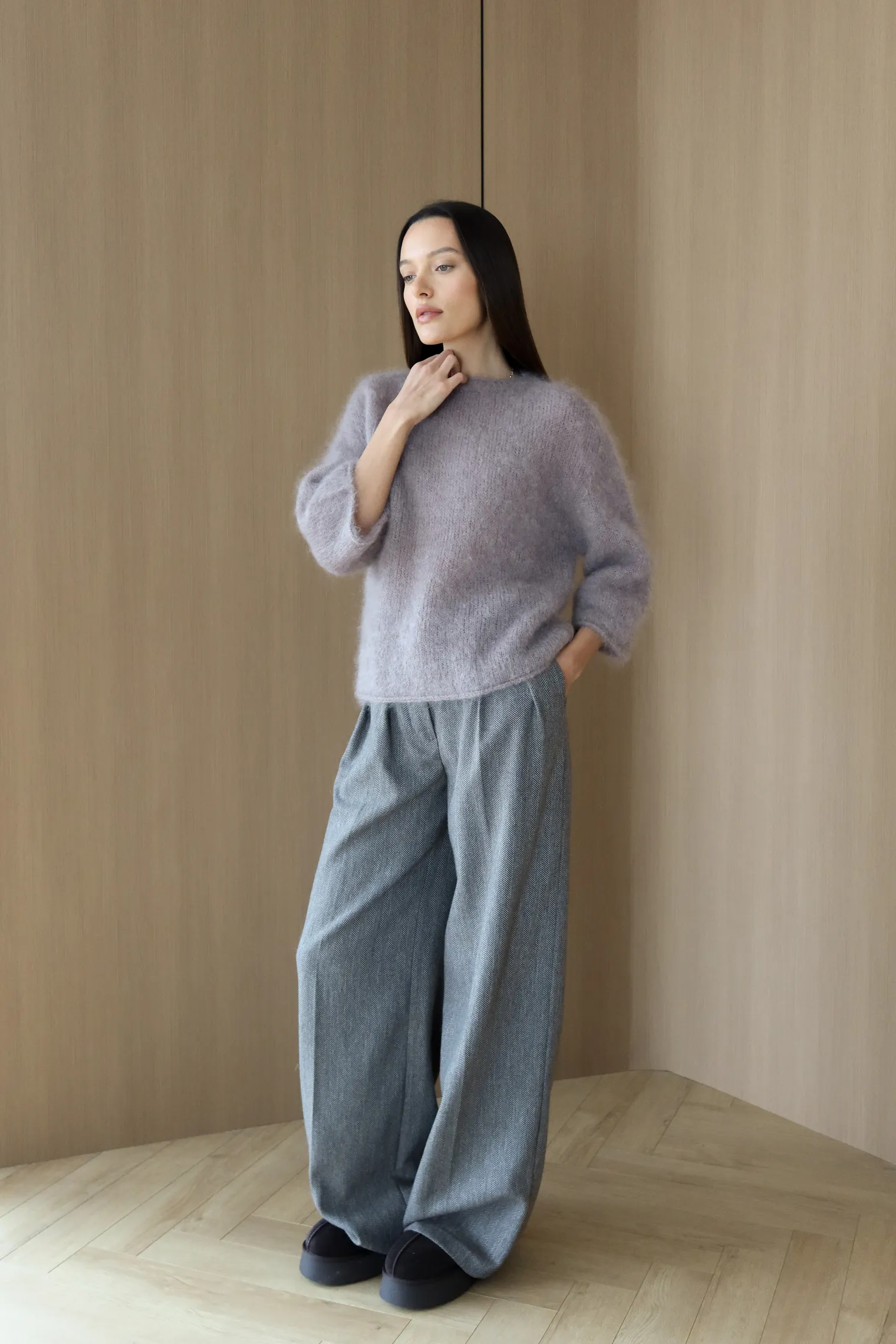 Пуловер мелкой вязки с низким воротником кофейного цвета фото 5