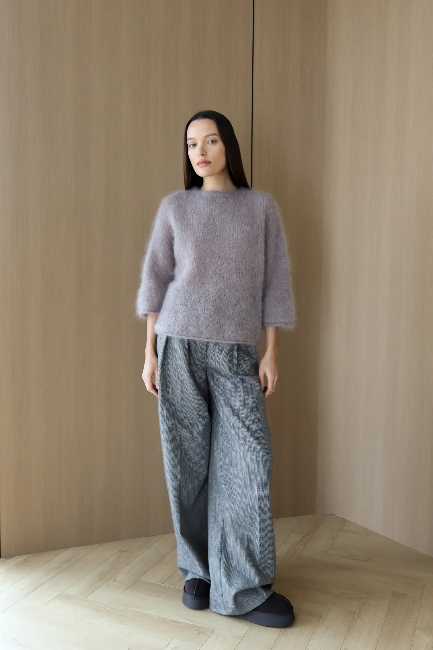 Пуловер мелкой вязки с низким воротником кофейного цвета фото 7