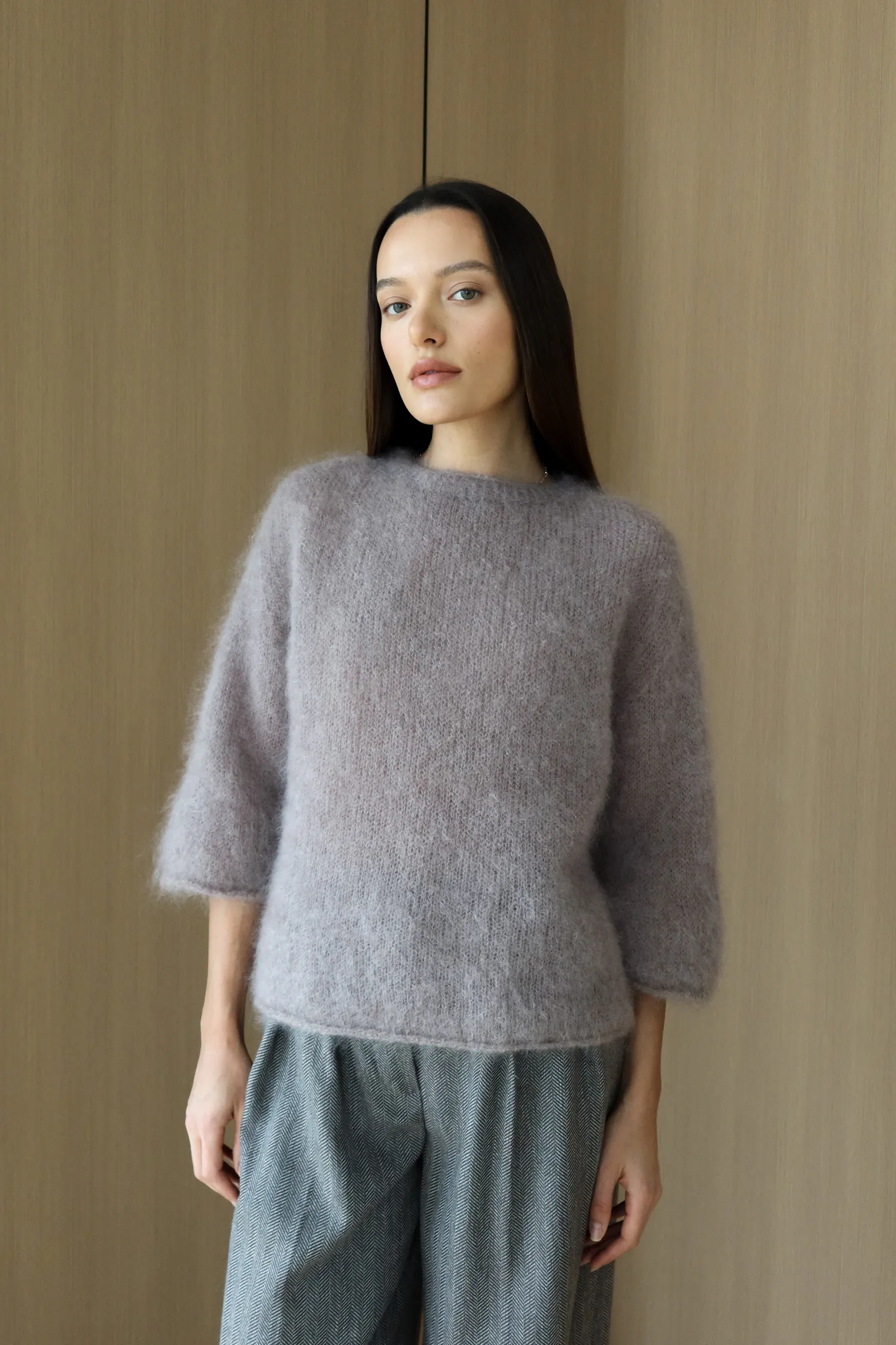 Пуловер мелкой вязки с низким воротником кофейного цвета фото 1