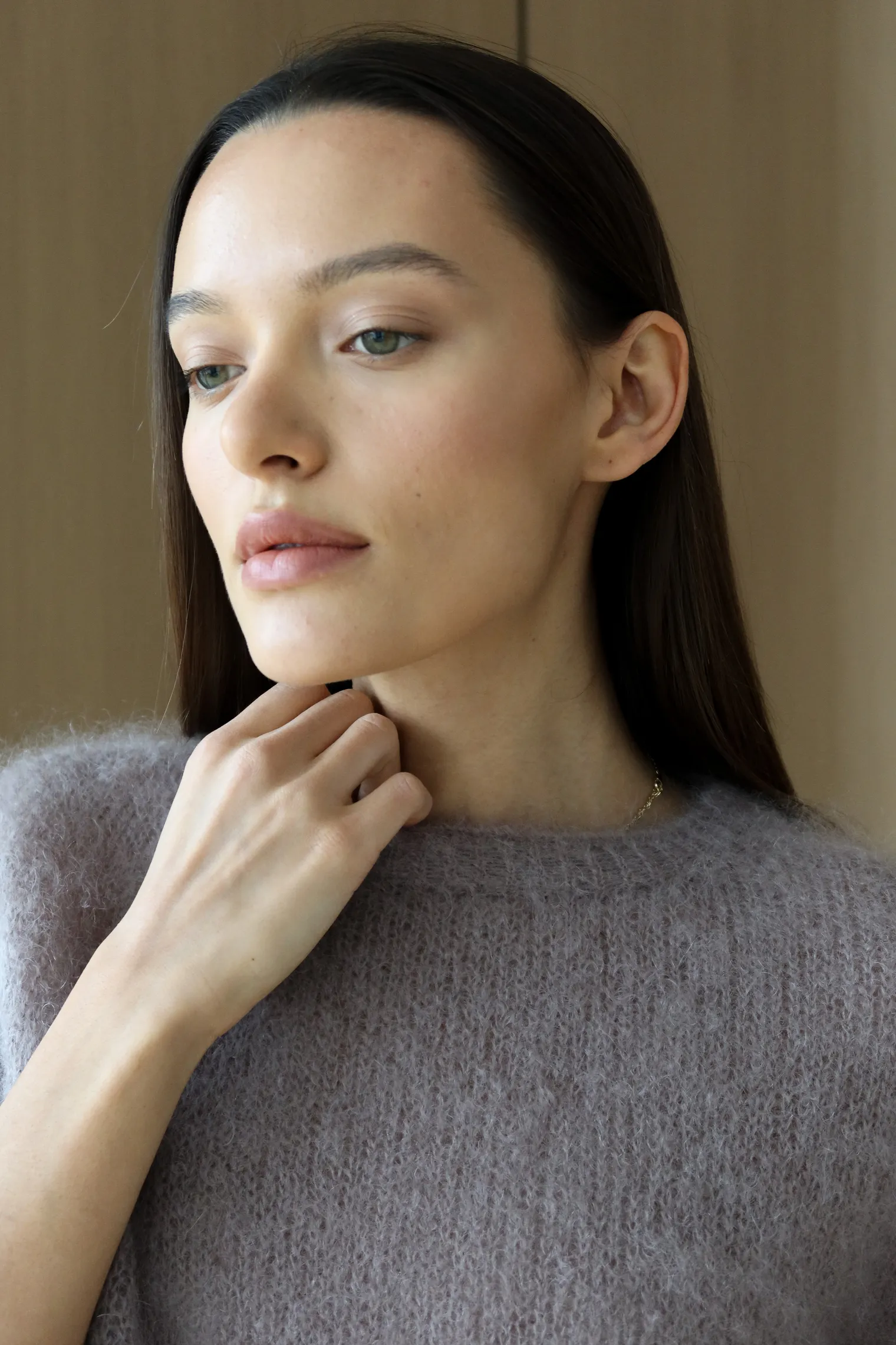 Пуловер мелкой вязки с низким воротником кофейного цвета фото 2