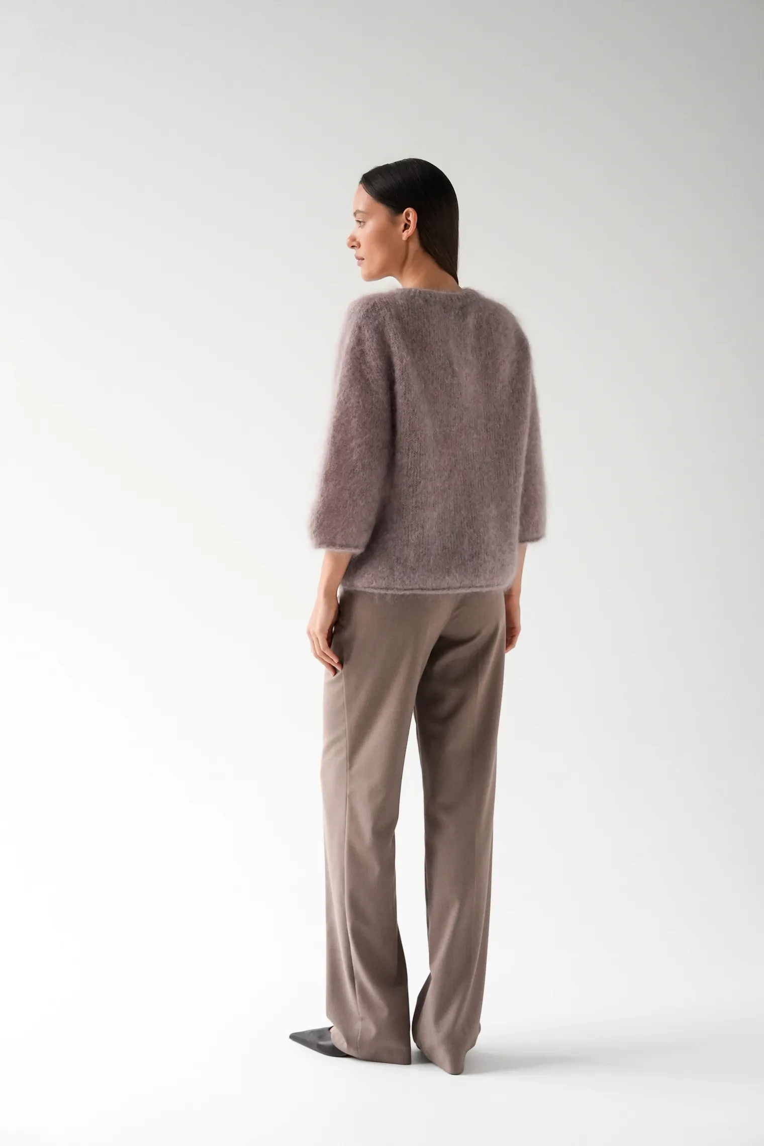 Пуловер мелкой вязки с низким воротником кофейного цвета фото 10