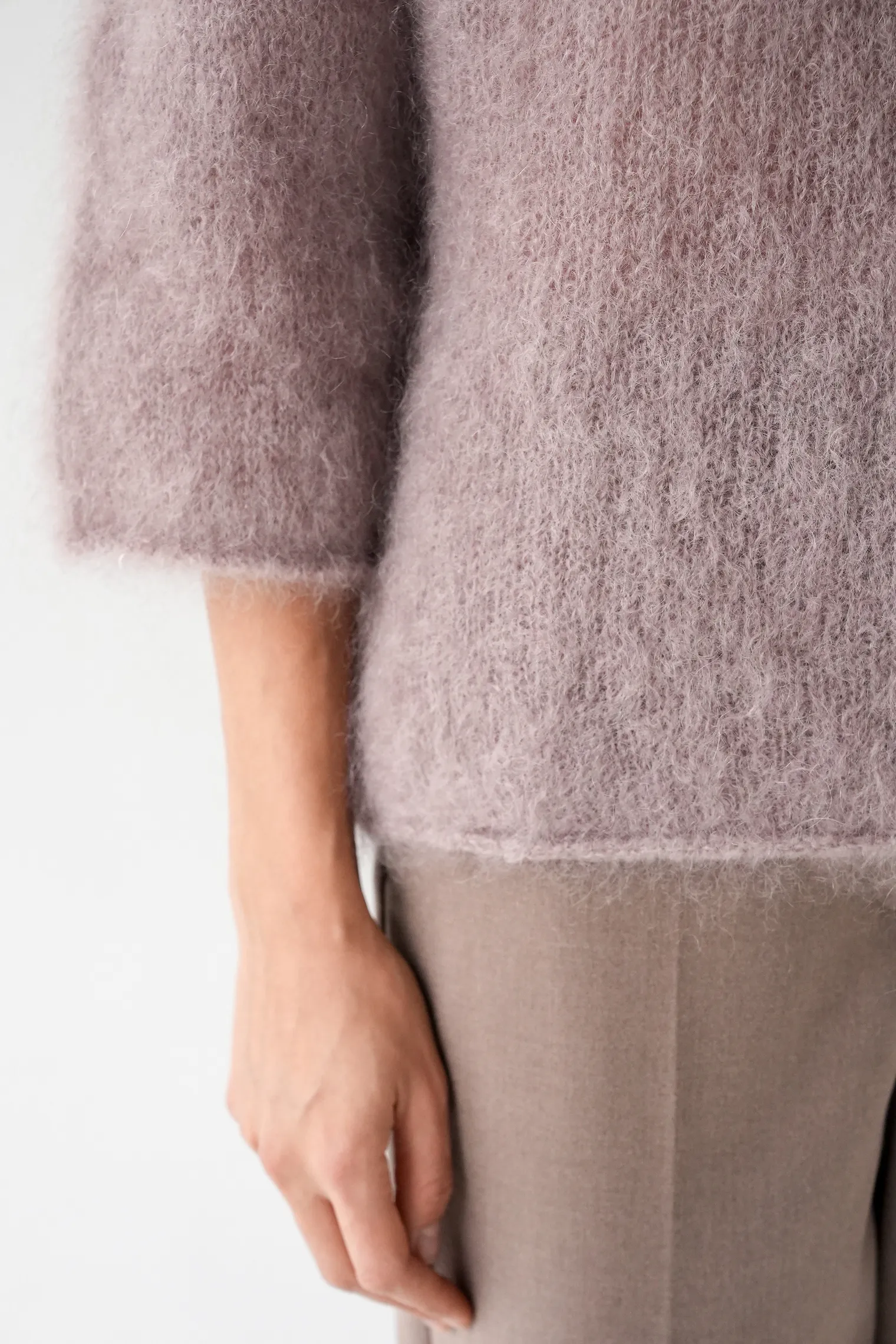 Пуловер мелкой вязки с низким воротником кофейного цвета фото 7