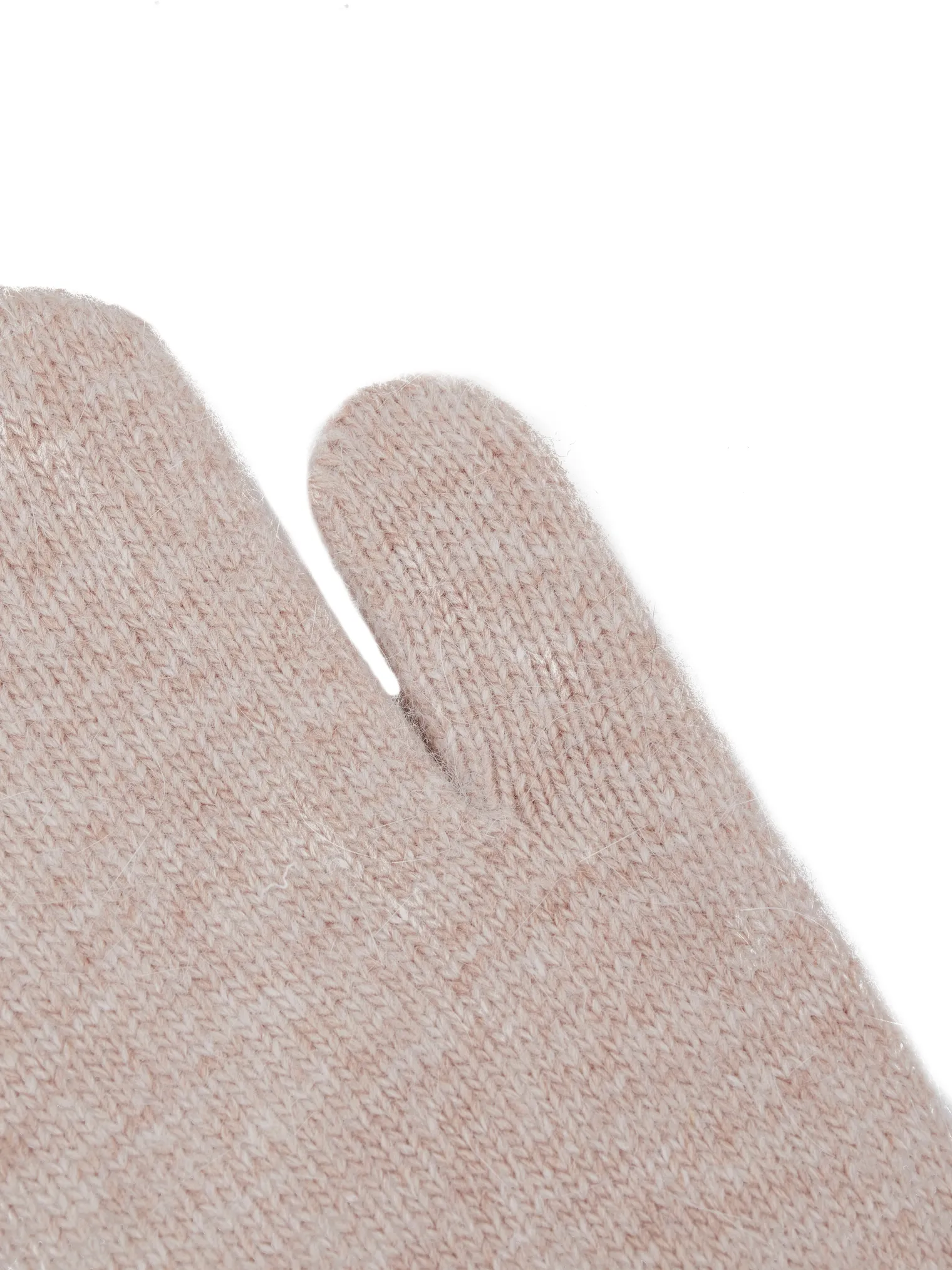 Варежки из ангоры бежевого цвета фото 2