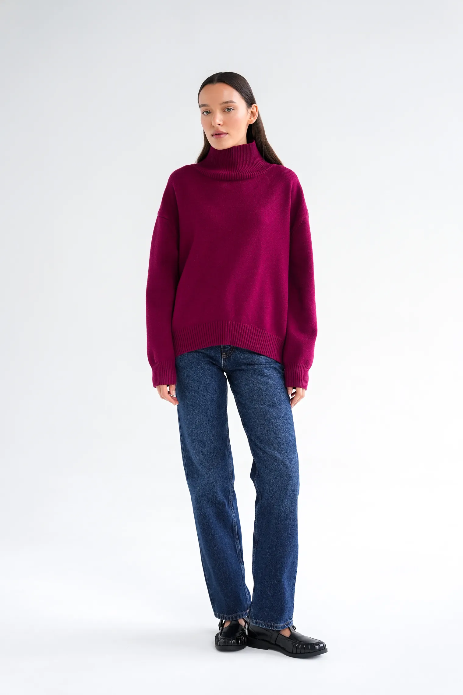 Джемпер мелкой вязки с высоким воротником винного цвета фото 9