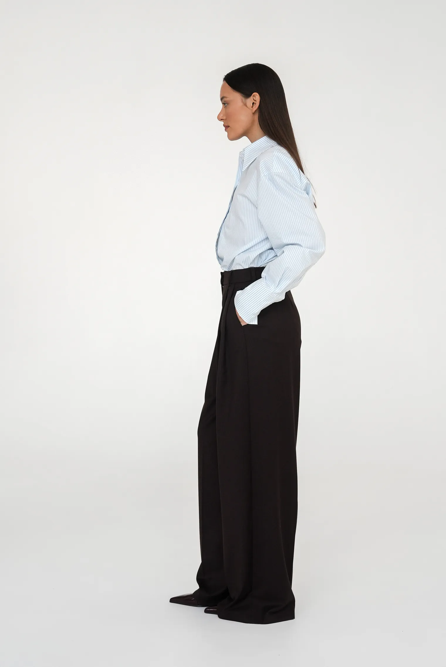 Брюки широкого кроя с завышенной талией со складками трюфельного цвета фото 3