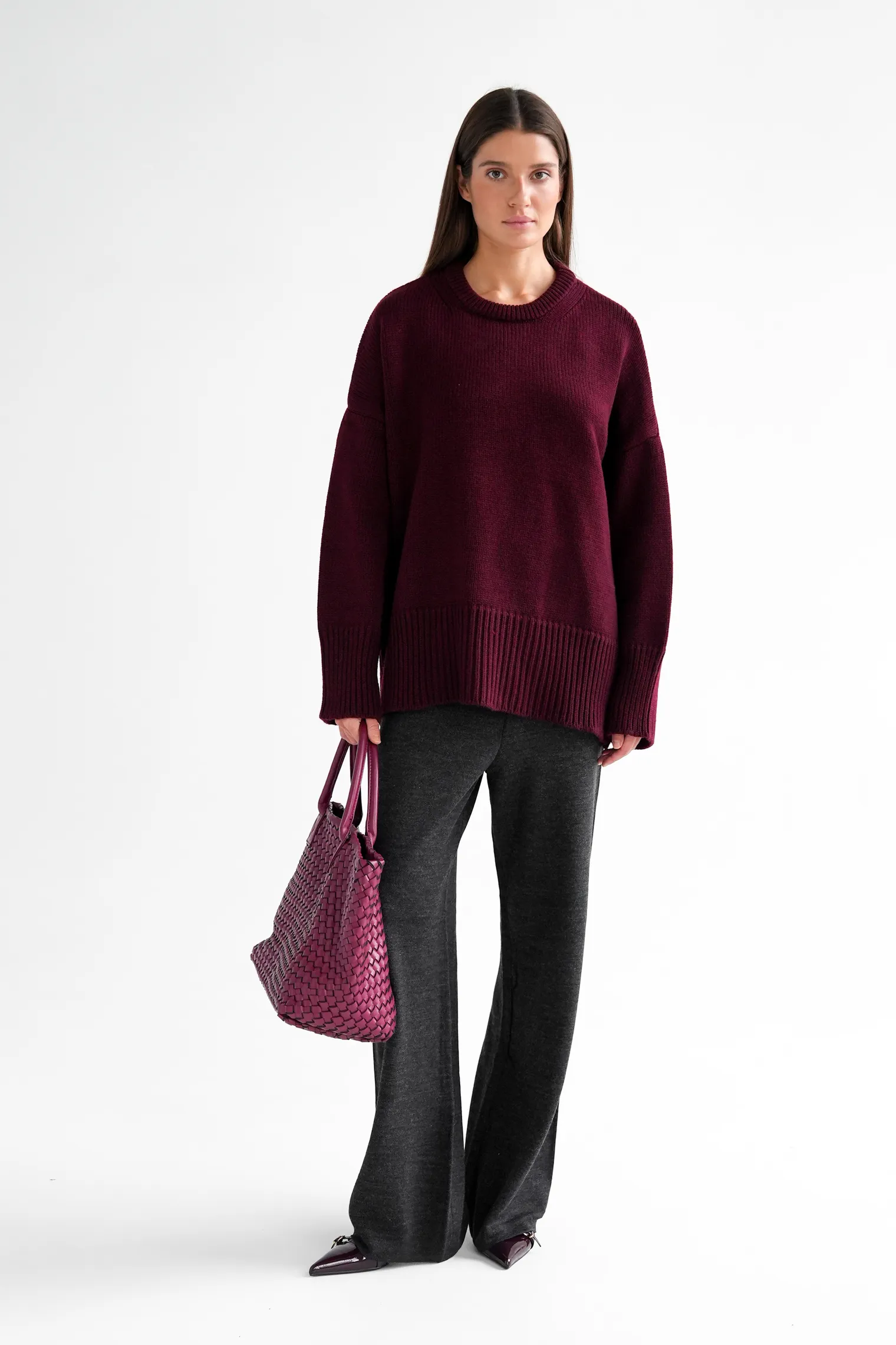 Джемпер крупной вязки с низким воротником цвета бургундия фото 3