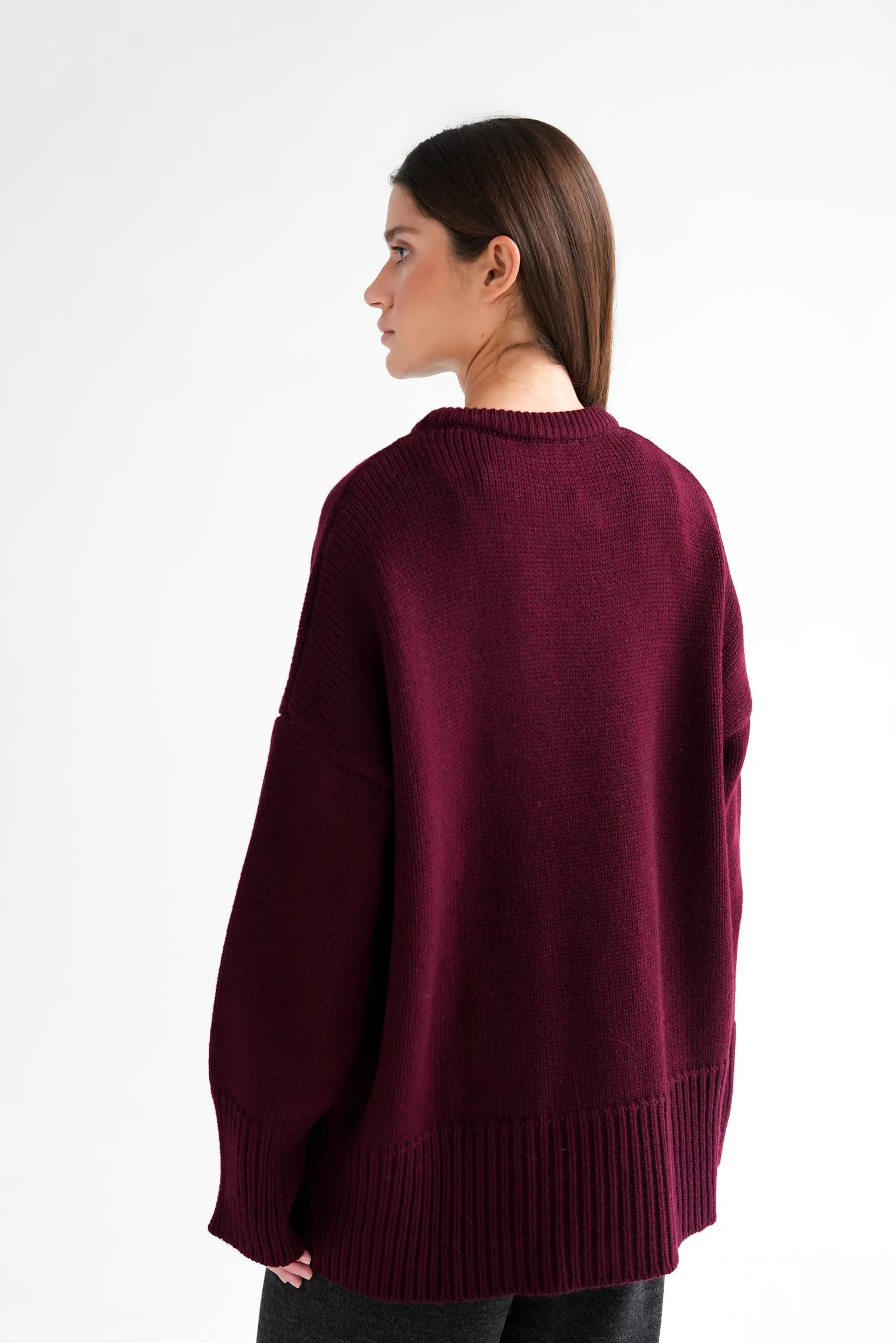 Джемпер крупной вязки с низким воротником цвета бургундия фото 4