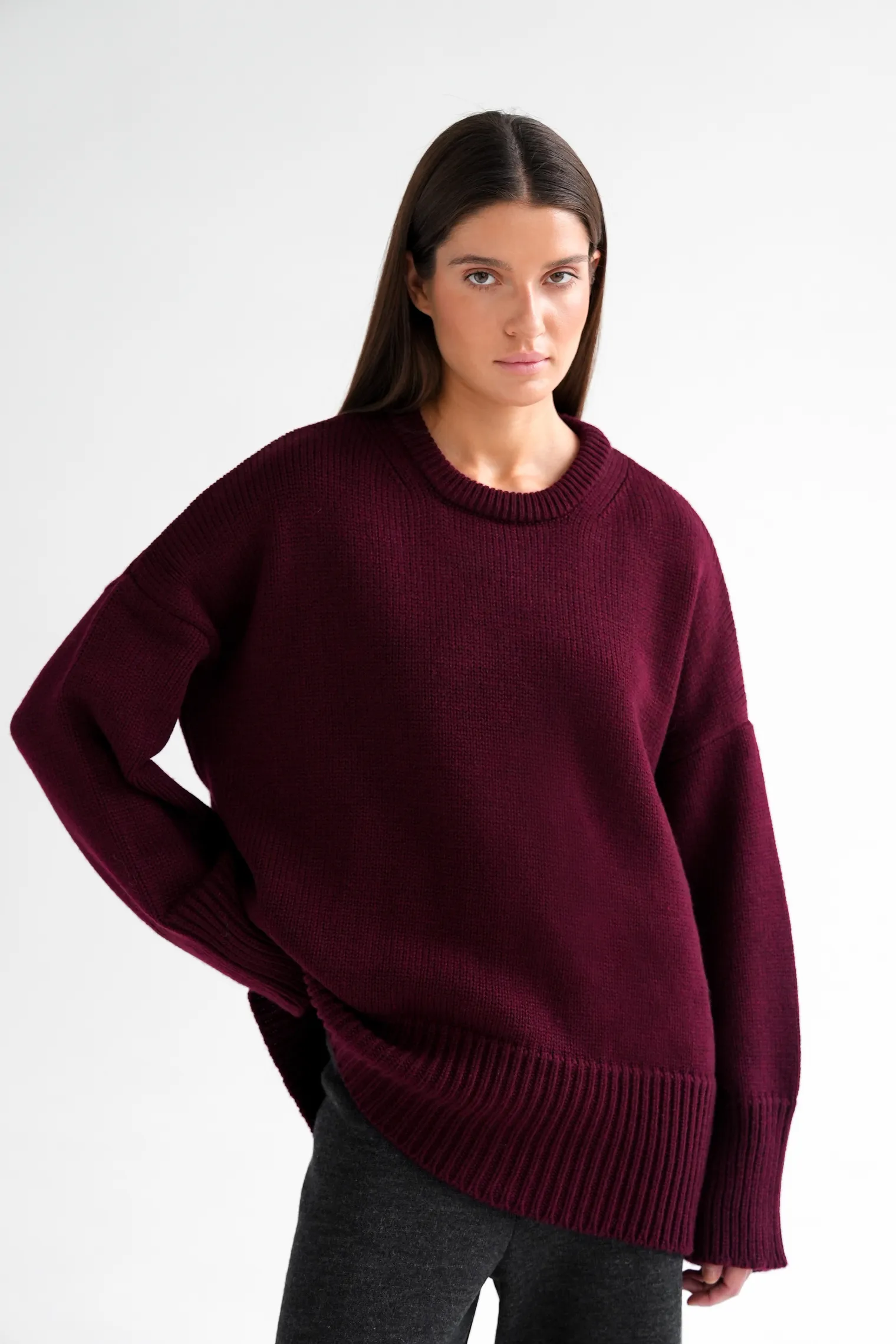 Джемпер крупной вязки с низким воротником цвета бургундия фото 1