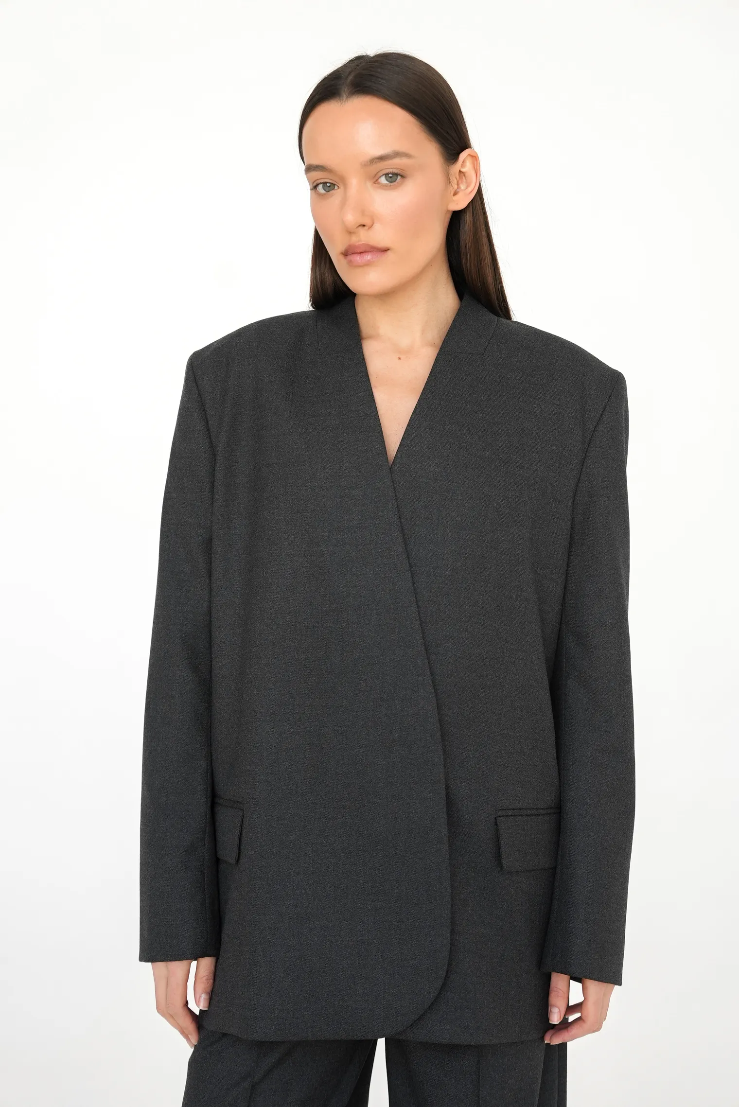 Двубортный жакет свободного кроя с воротником-стойкой графитового цвета фото 9