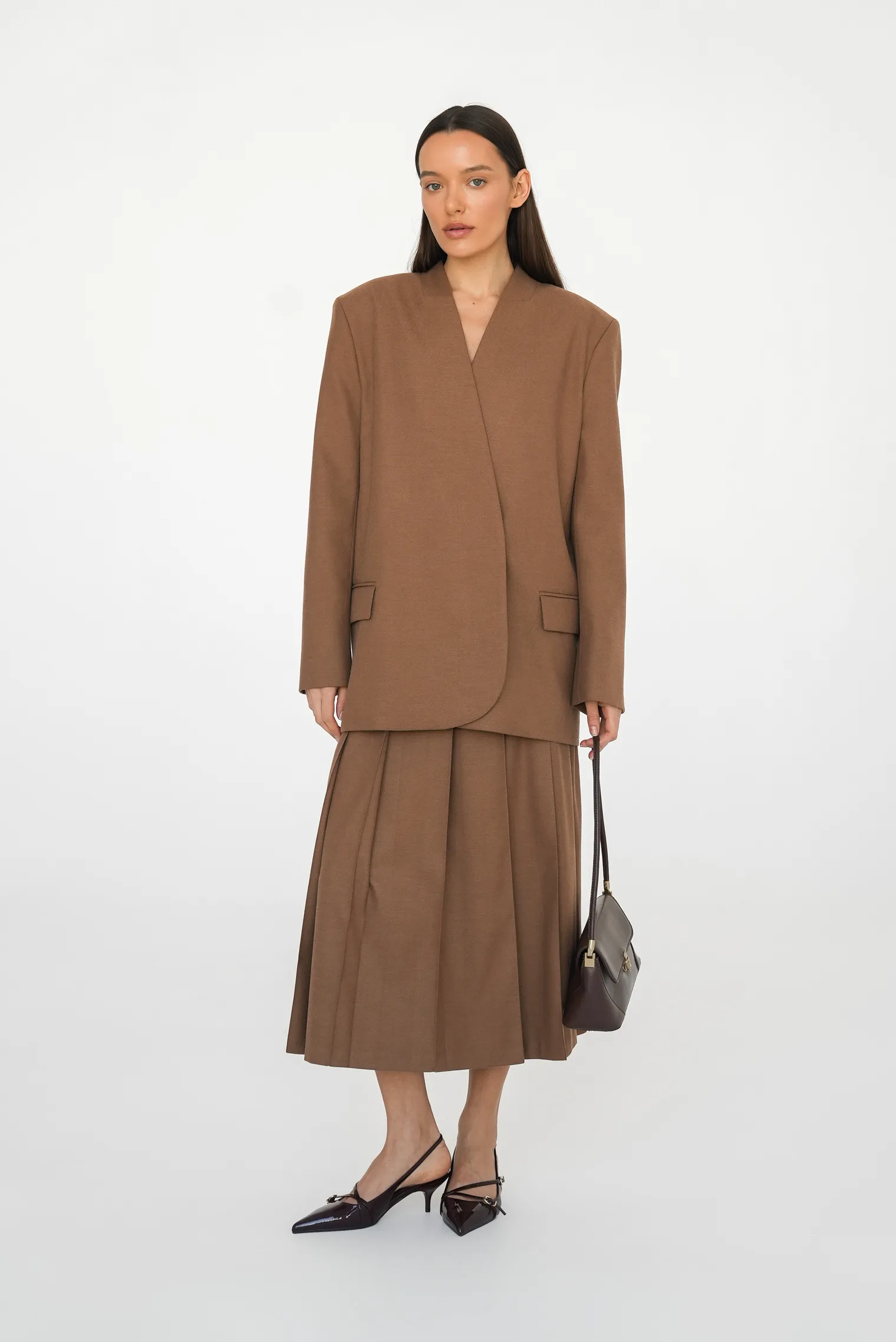 Двубортный жакет свободного кроя с воротником-стойкой табачного цвета фото 3