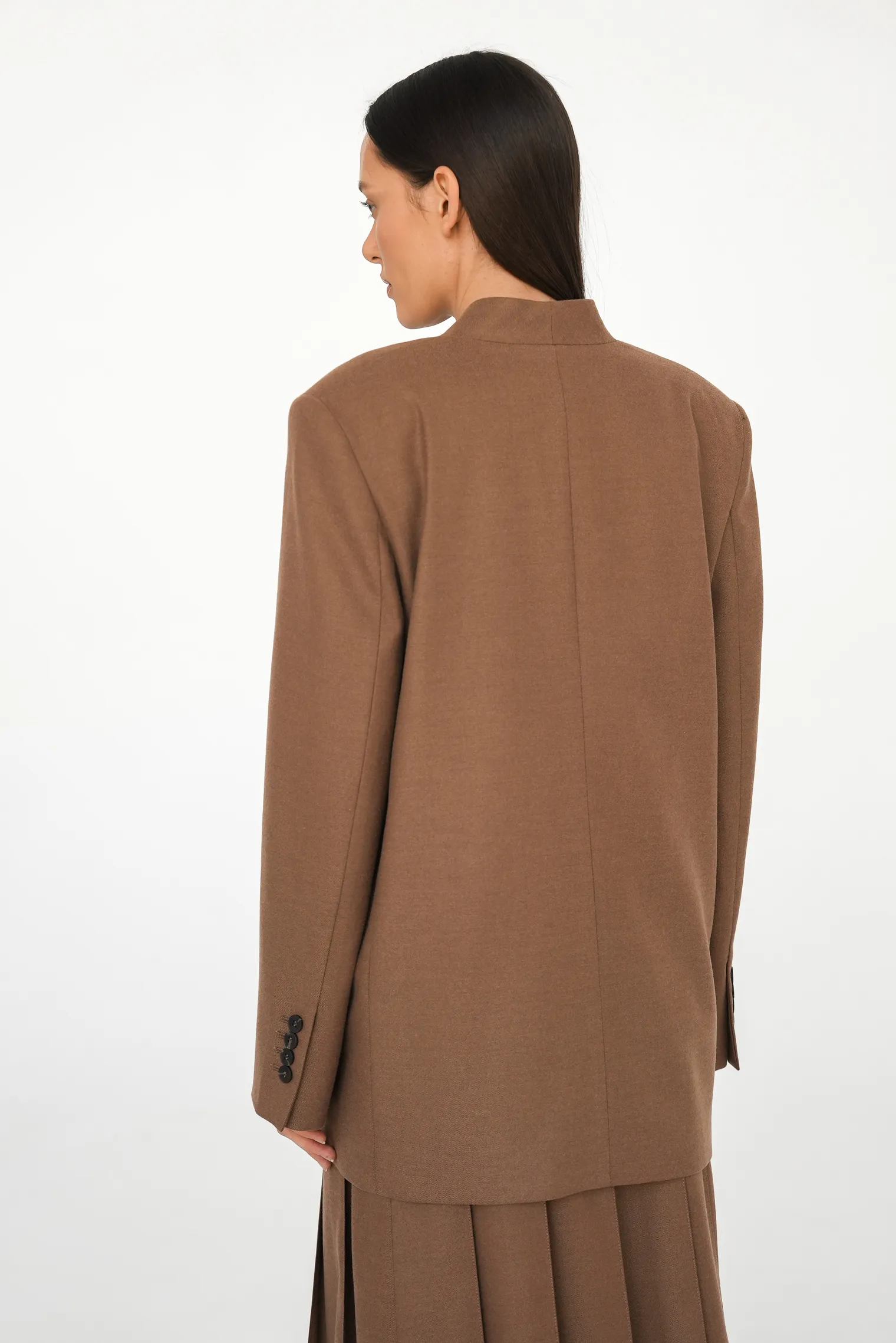 Двубортный жакет свободного кроя с воротником-стойкой табачного цвета фото 6