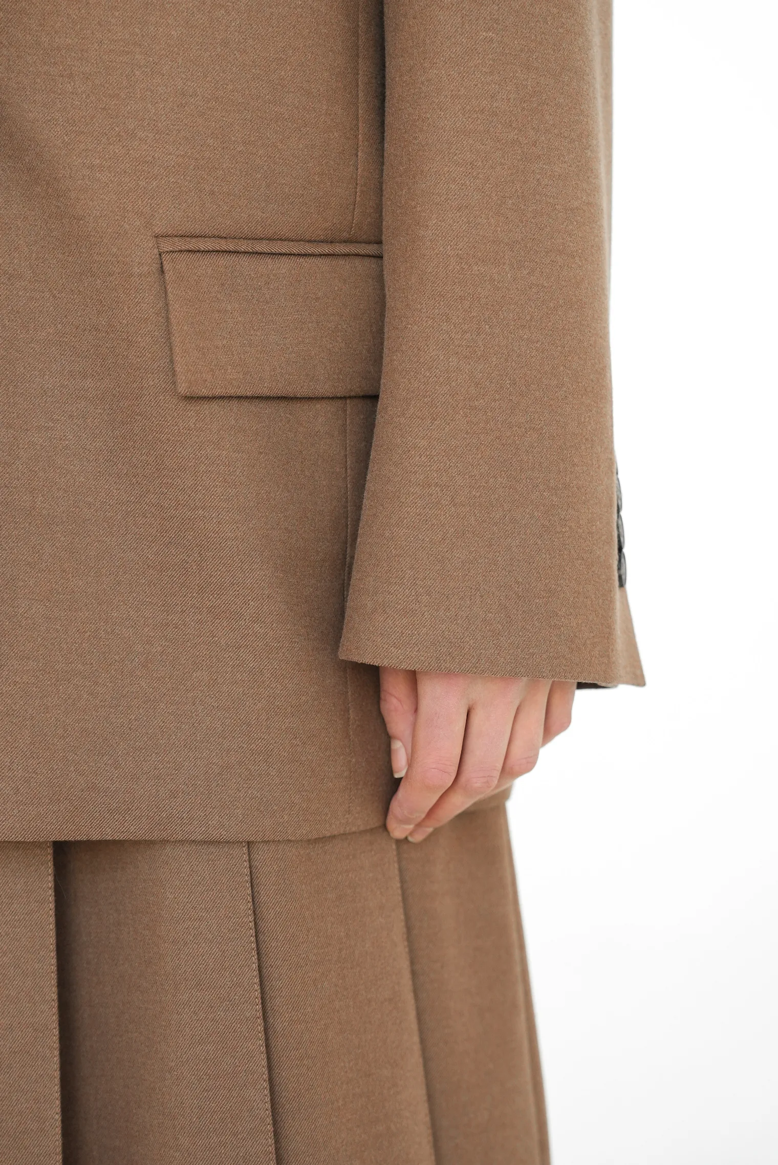 Двубортный жакет свободного кроя с воротником-стойкой табачного цвета фото 9