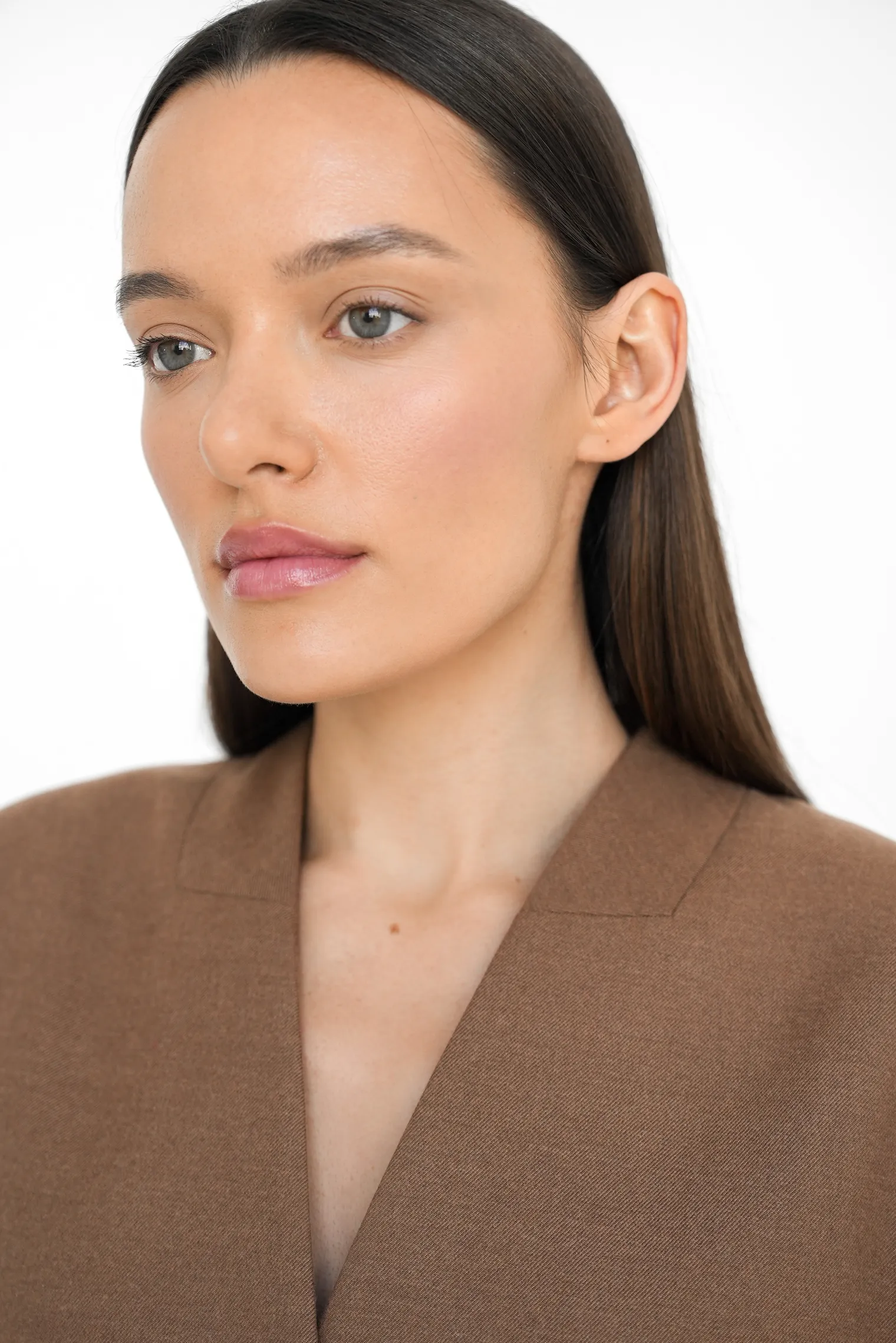 Двубортный жакет свободного кроя с воротником-стойкой табачного цвета фото 2