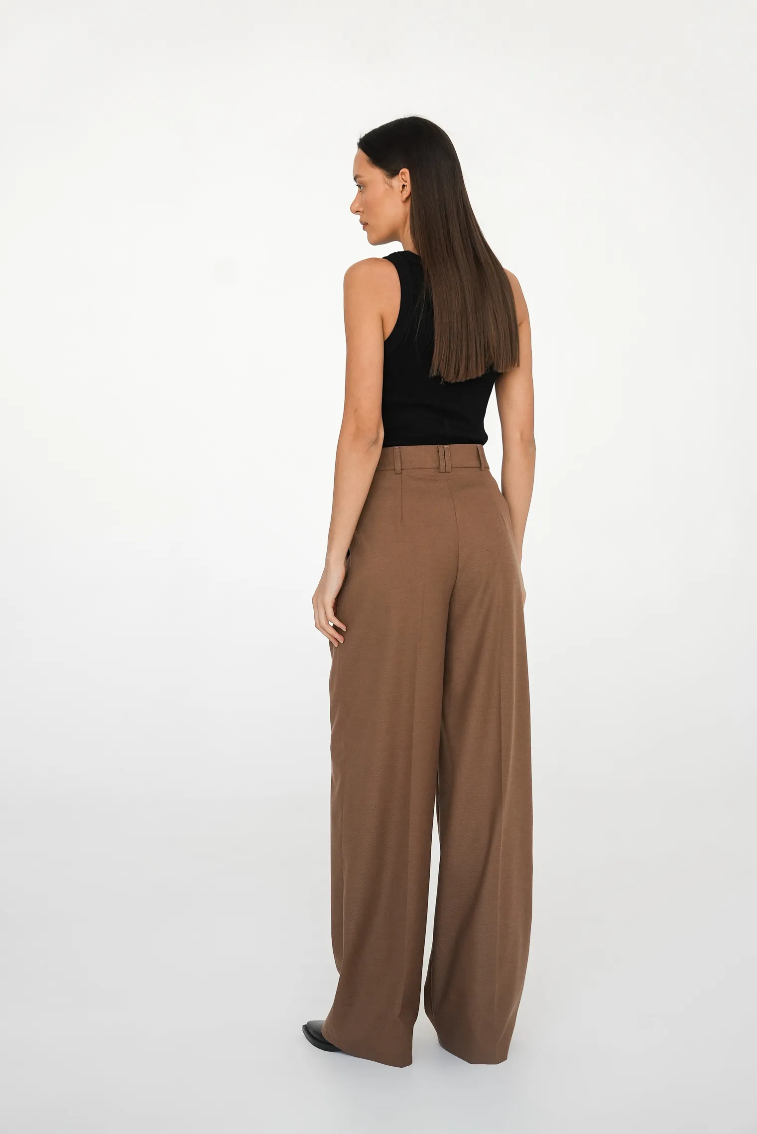 Брюки прямого кроя со стрелками табачного цвета фото 4