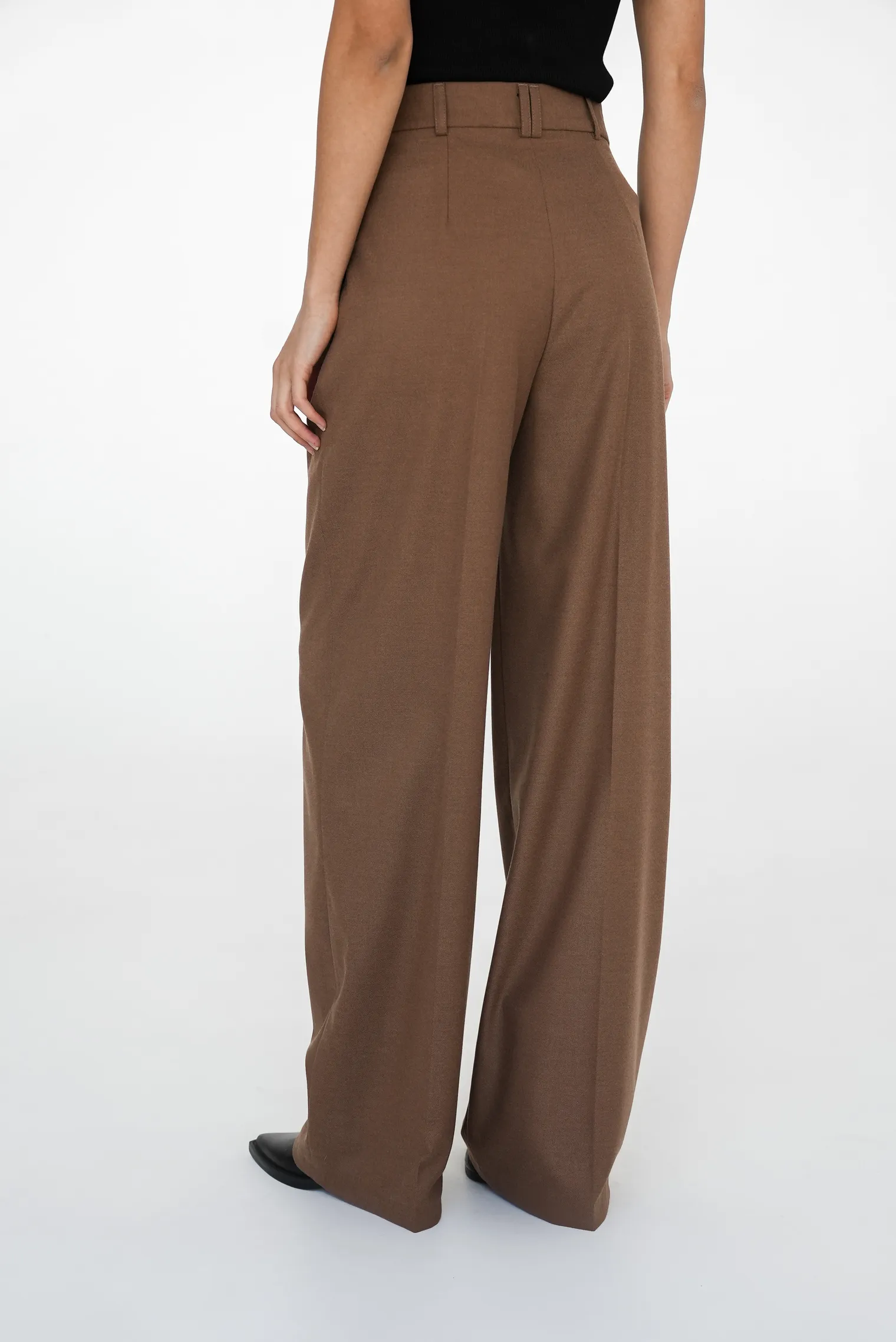 Брюки прямого кроя со стрелками табачного цвета фото 10