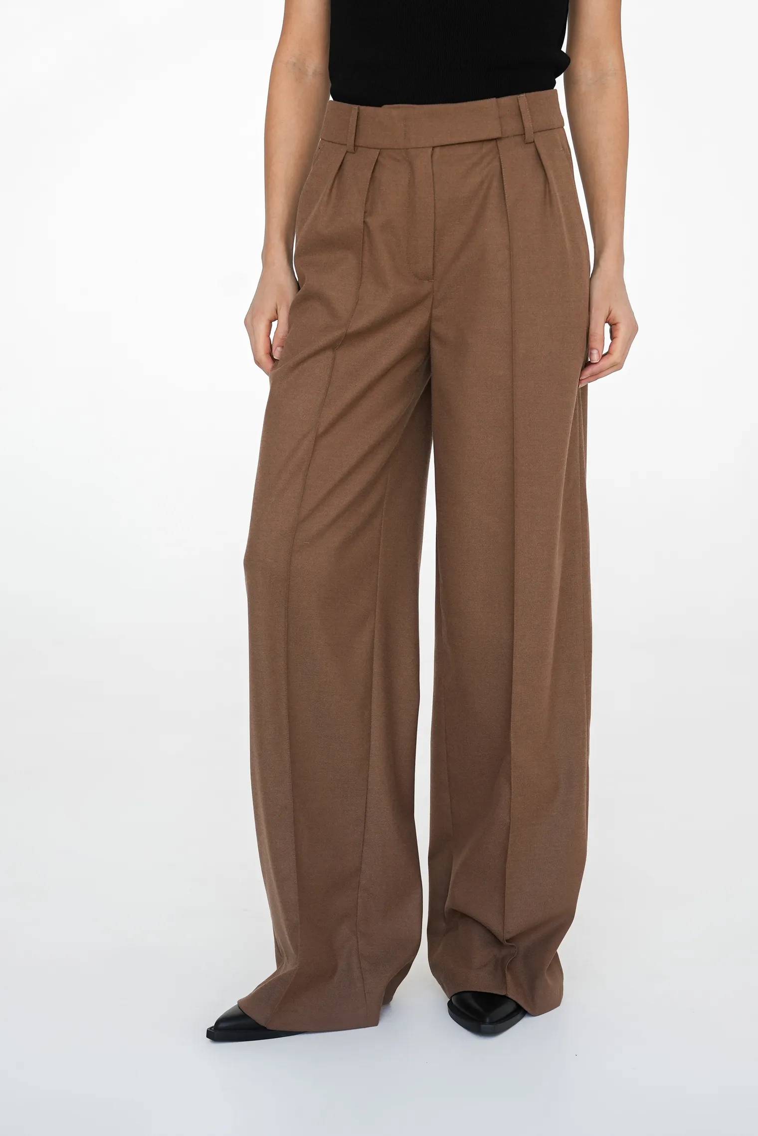 Брюки прямого кроя со стрелками табачного цвета фото 9