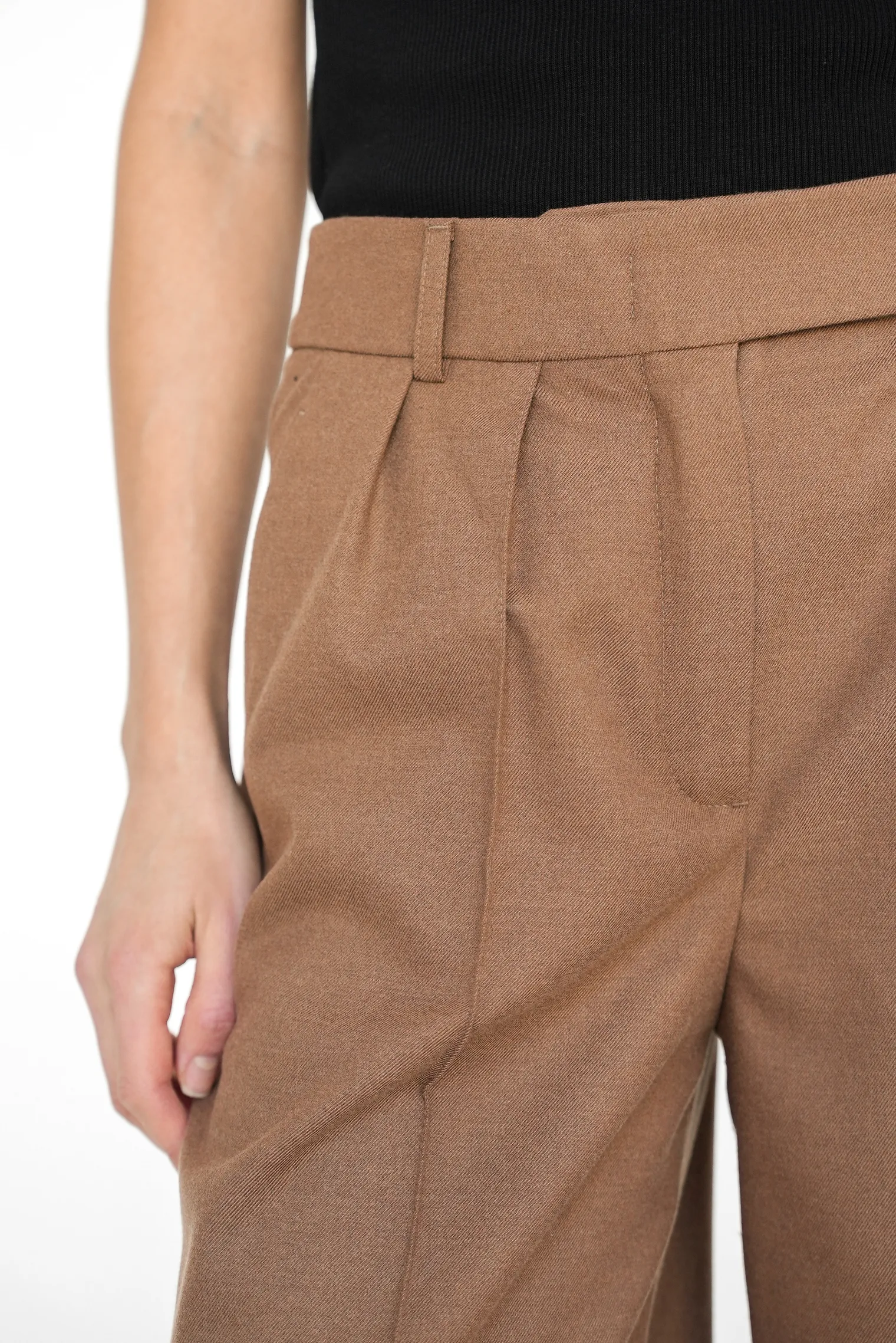 Брюки прямого кроя со стрелками табачного цвета фото 2