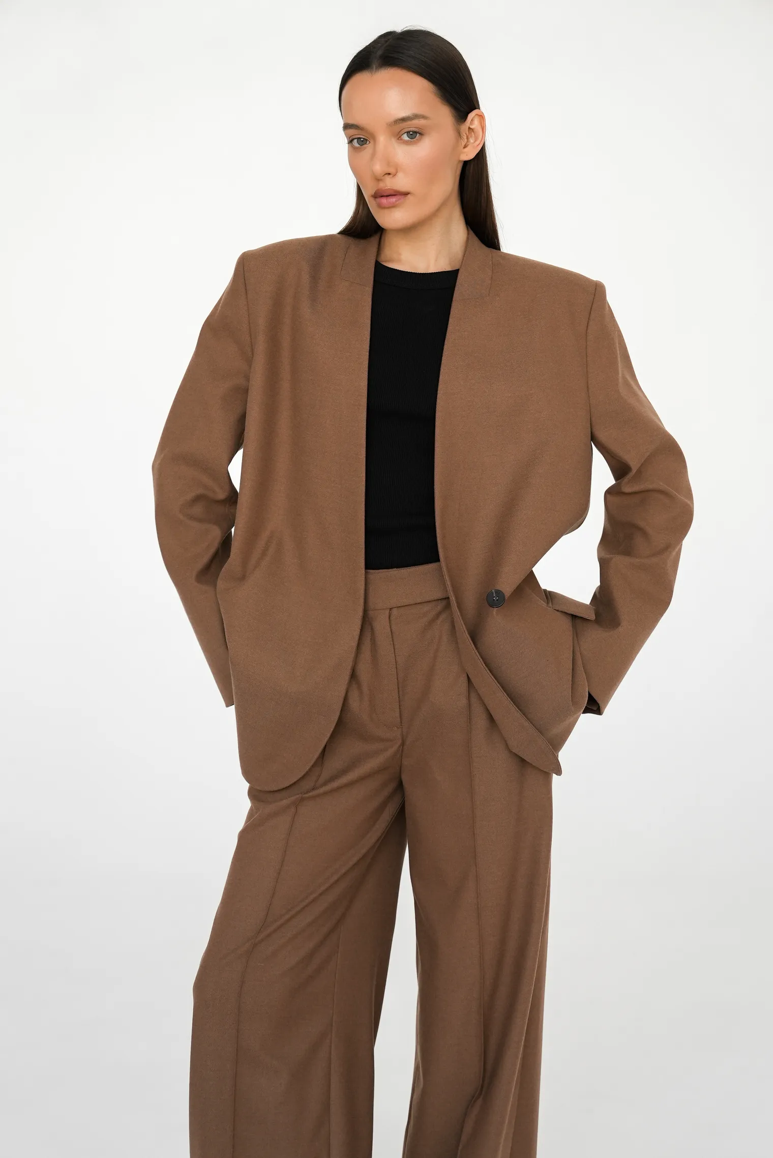 Брюки прямого кроя со стрелками табачного цвета фото 8